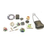 Tray of costume jewellery includes silver plated purse, siam silver lighter, brooches etc