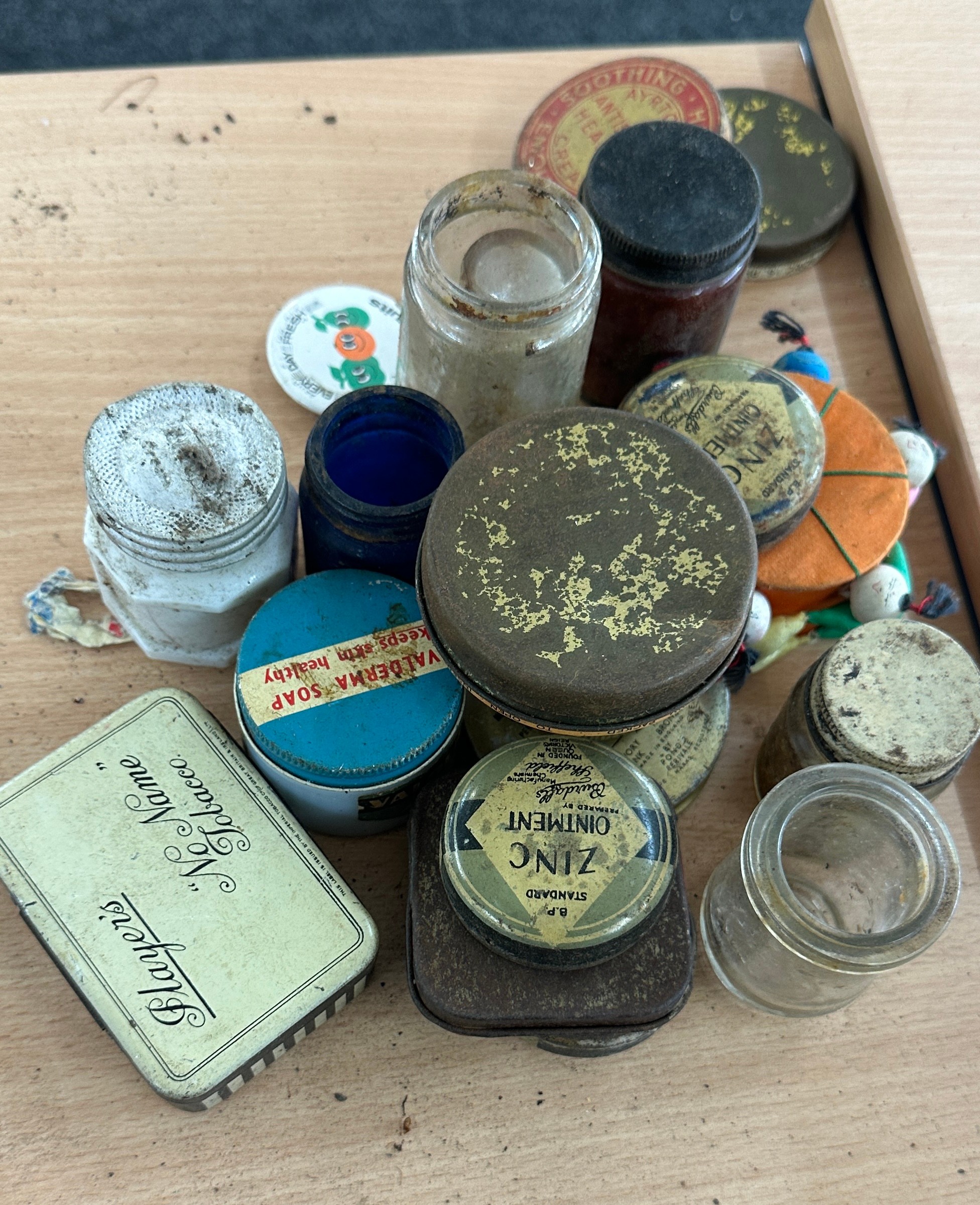 Selection of vintage tins and jars - Image 3 of 3