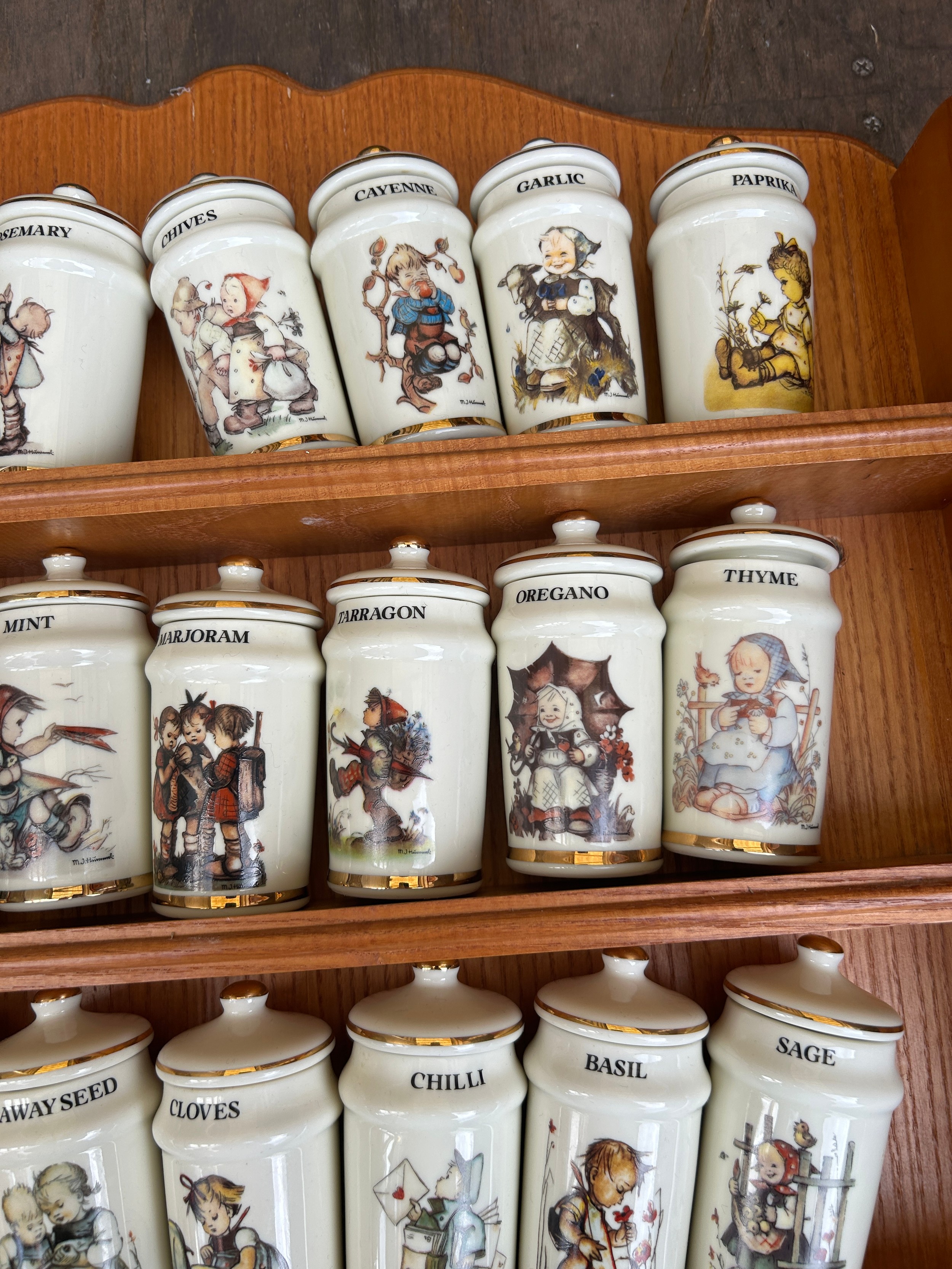 Vintage M.J Hammond Switzerland spice rack complete with spice jars and spices - Image 5 of 9