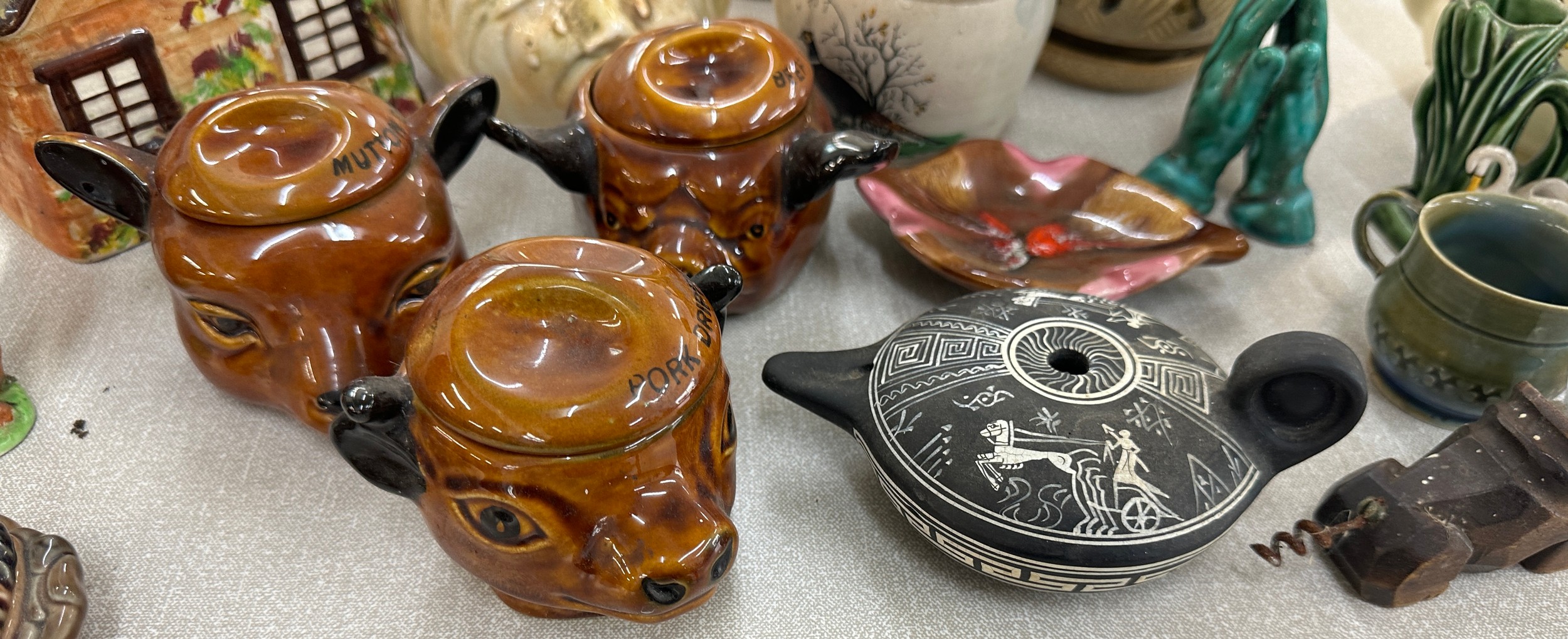 Selection of assorted pottery includes crown devon, sadler etc - Image 2 of 4