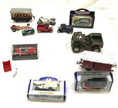 Mix of diecast cars, tin plate train carriages, tonka jeep etc