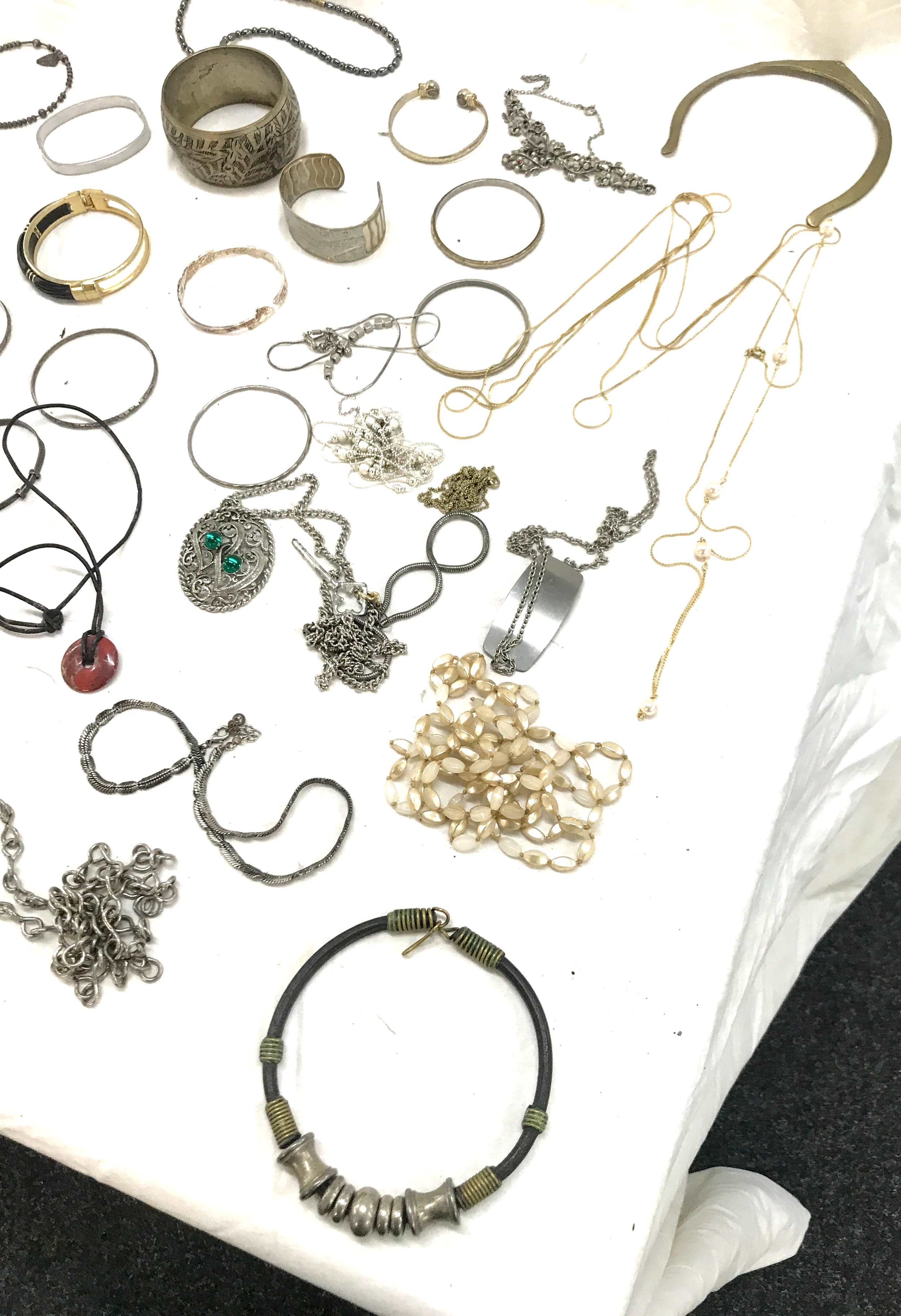 Selection of costume jewellery includes necklaces, silver etc - Image 3 of 5