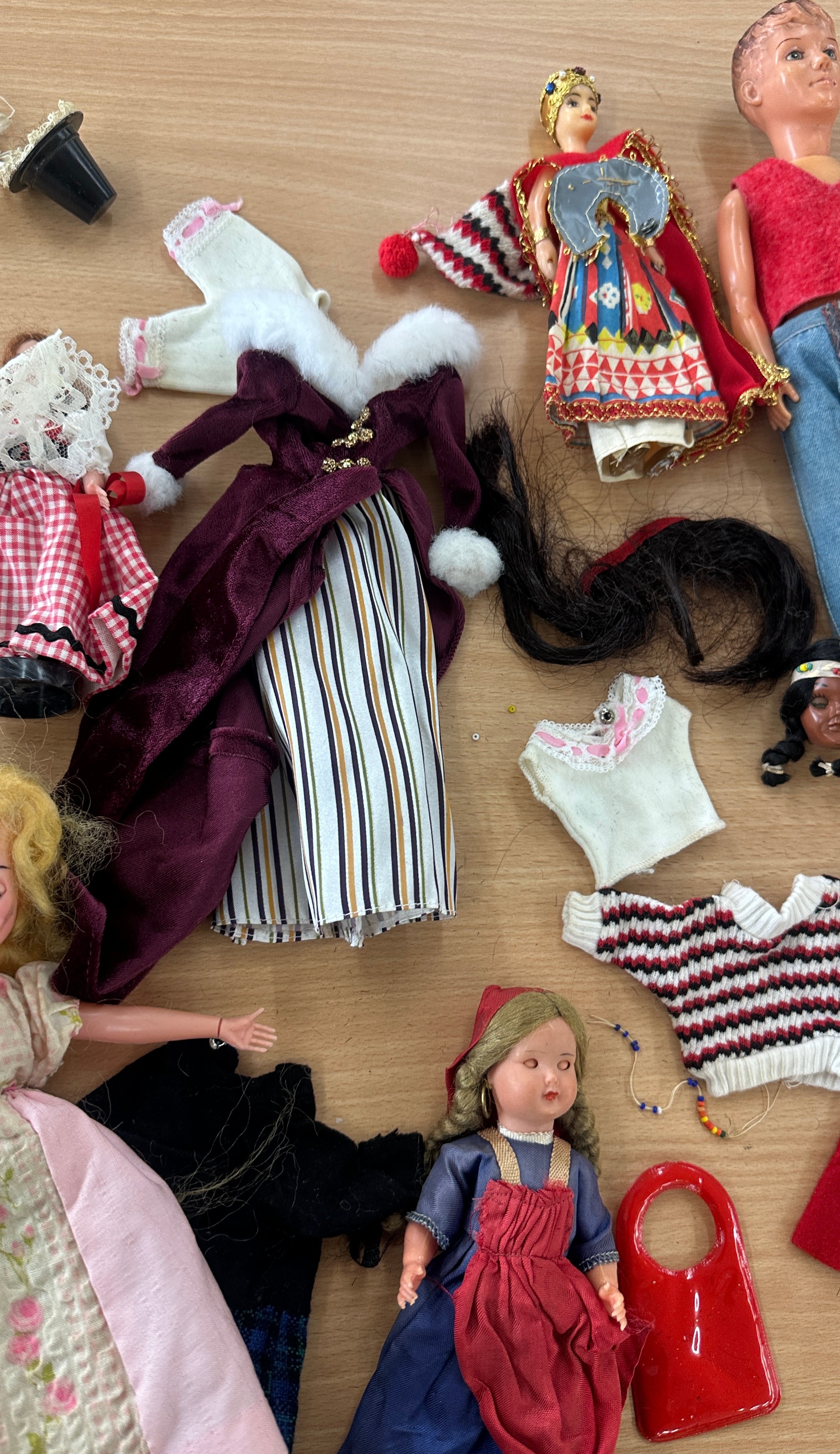 Selection of vintage dolls and accessories - Image 12 of 13