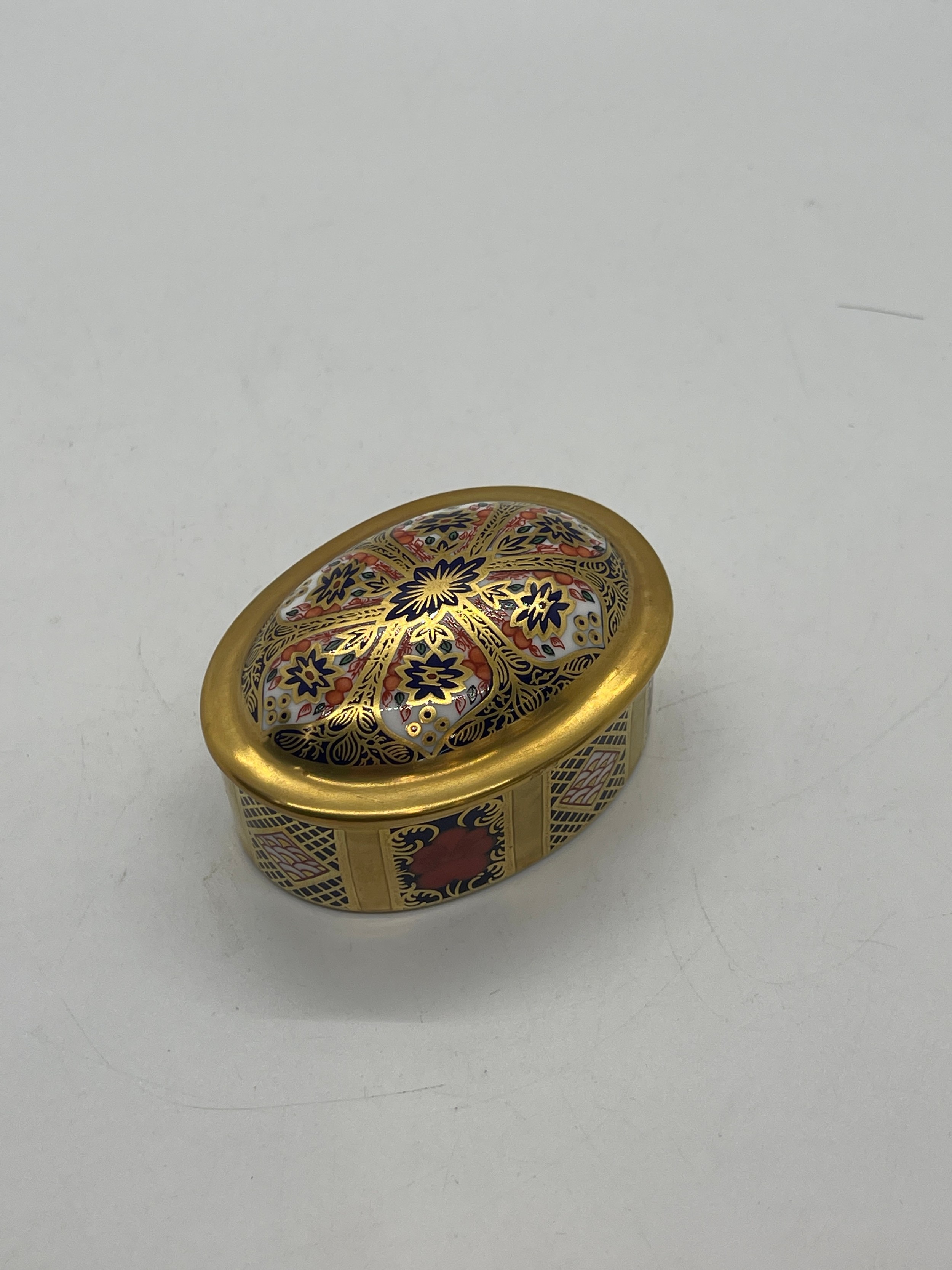 Royal Crown Derby Old Imari 1128 lidded trinket - Image 2 of 4