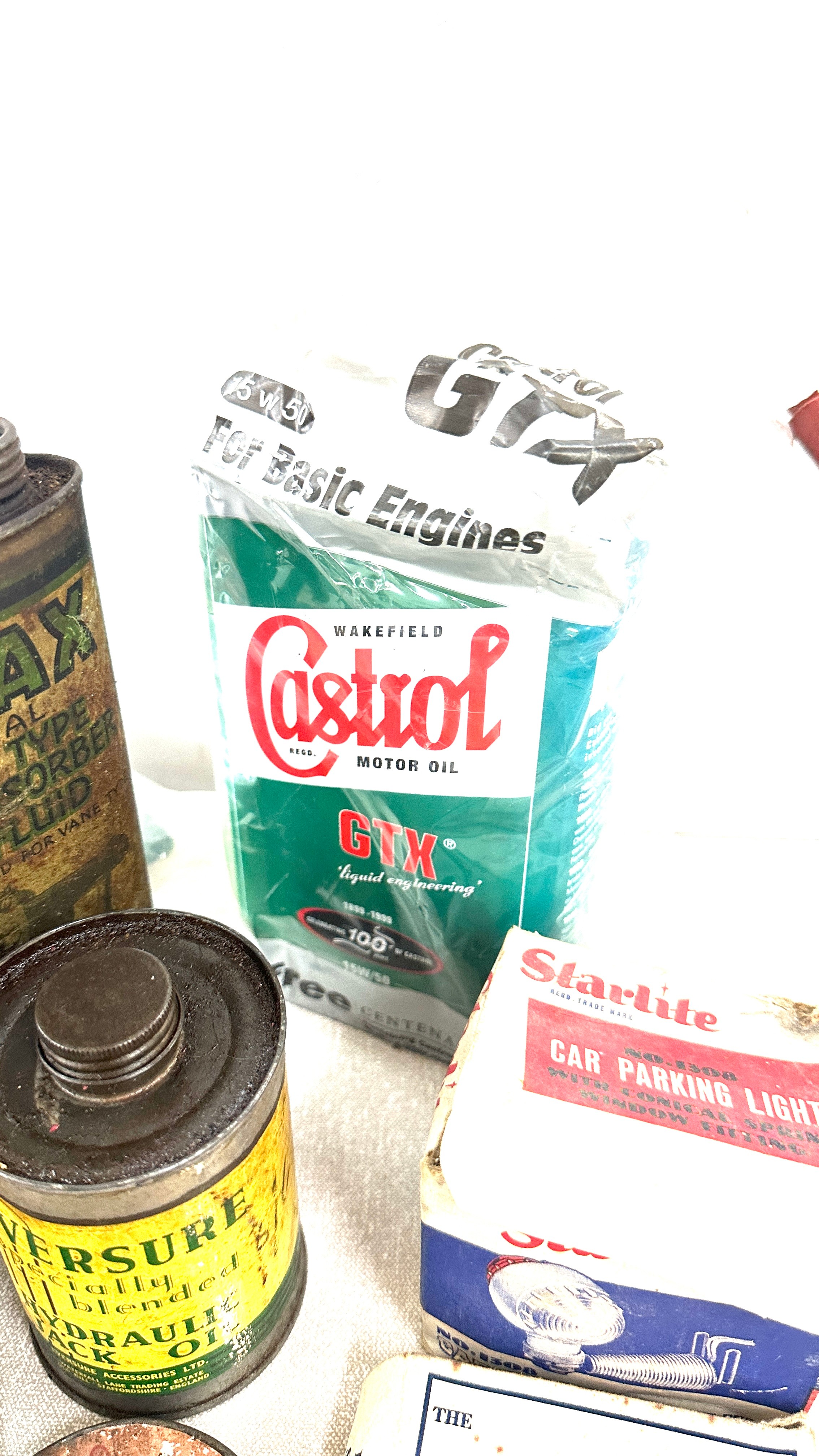 Selection of vintage advertising collectables to include Castrol Motor Oil can- un opened, Battery - Image 4 of 8