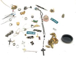 Selection of costume jewellery includes rings, hatpins etc