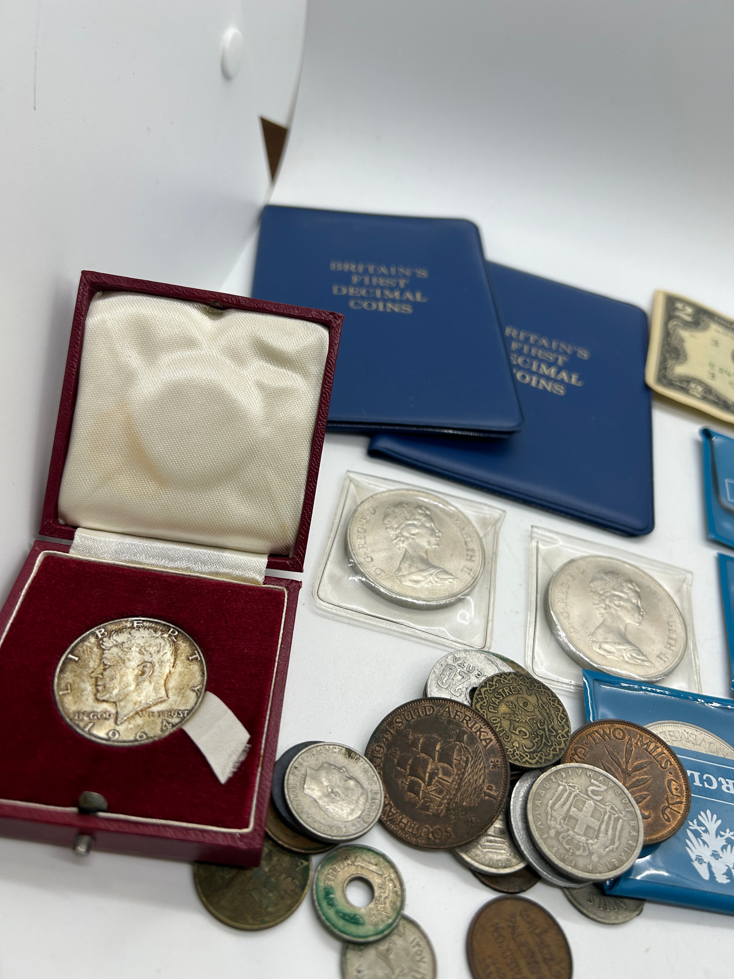 Large selection of vintage and later coins to include a half dollar silver coin, decimals etc - Image 2 of 5