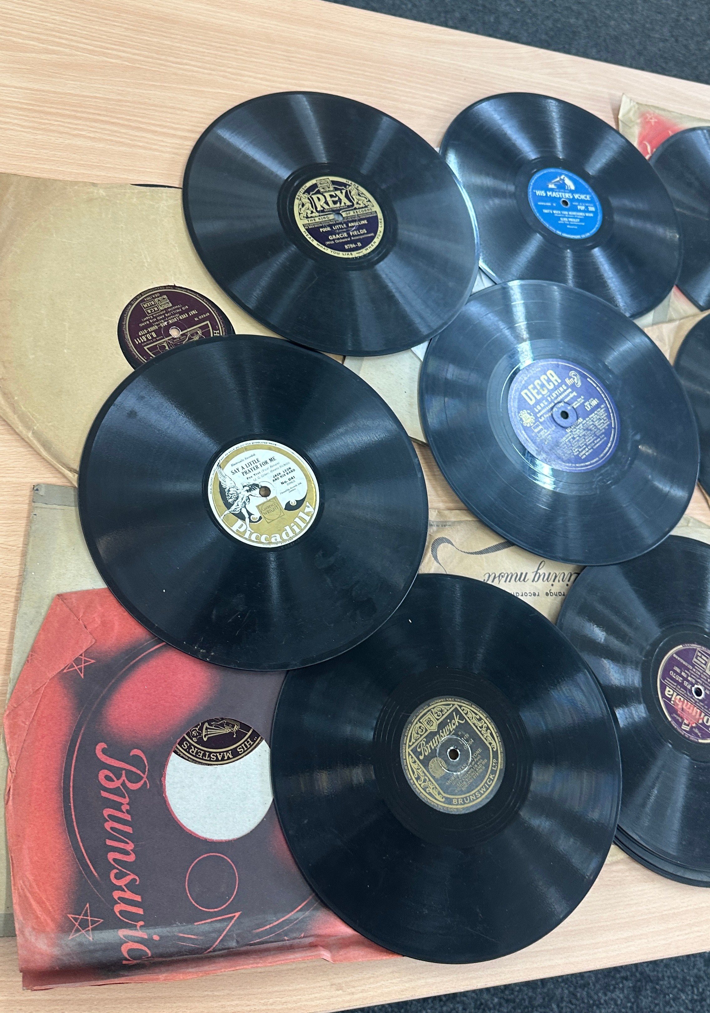 Selection of vintage 78's records to include Elvis etc - Image 5 of 5