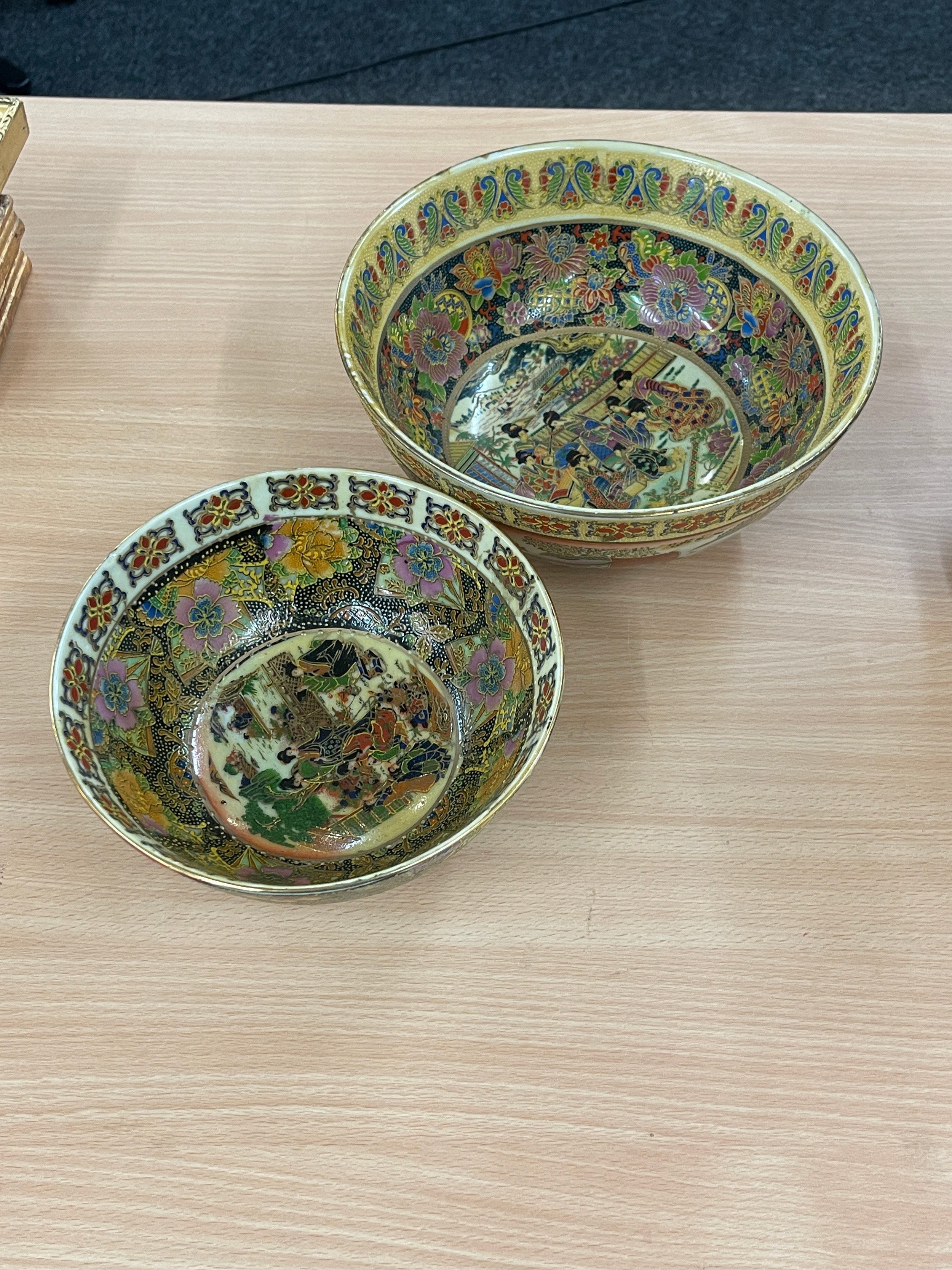 2 Japanese hand painted bowls, largest measures approximately 10 inches diameter 4.5 inches tall - Image 2 of 8