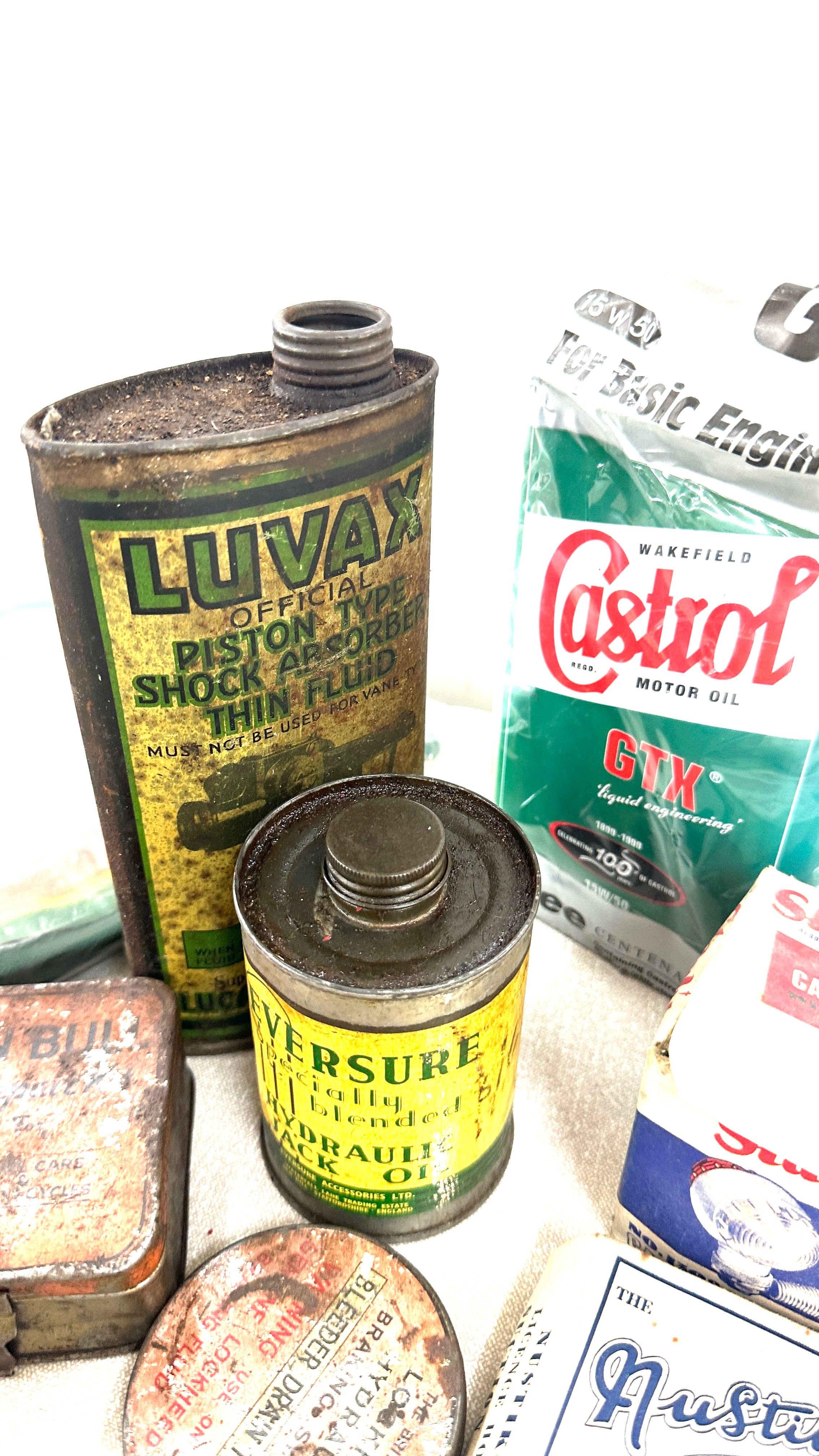 Selection of vintage advertising collectables to include Castrol Motor Oil can- un opened, Battery - Image 3 of 8