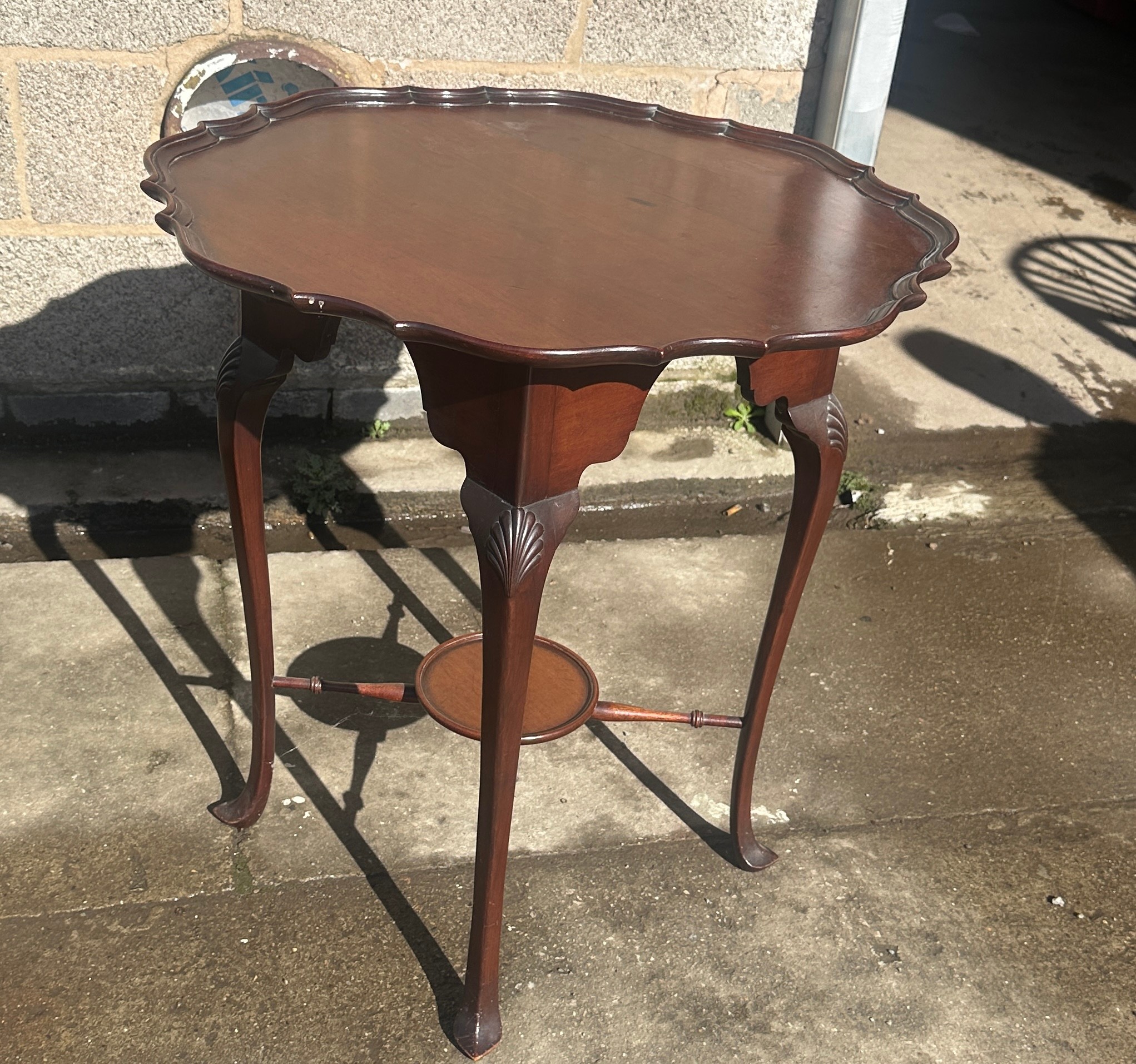 Mahogany occasional table measures approx 27 inches tall by 25 diameter - Image 4 of 4