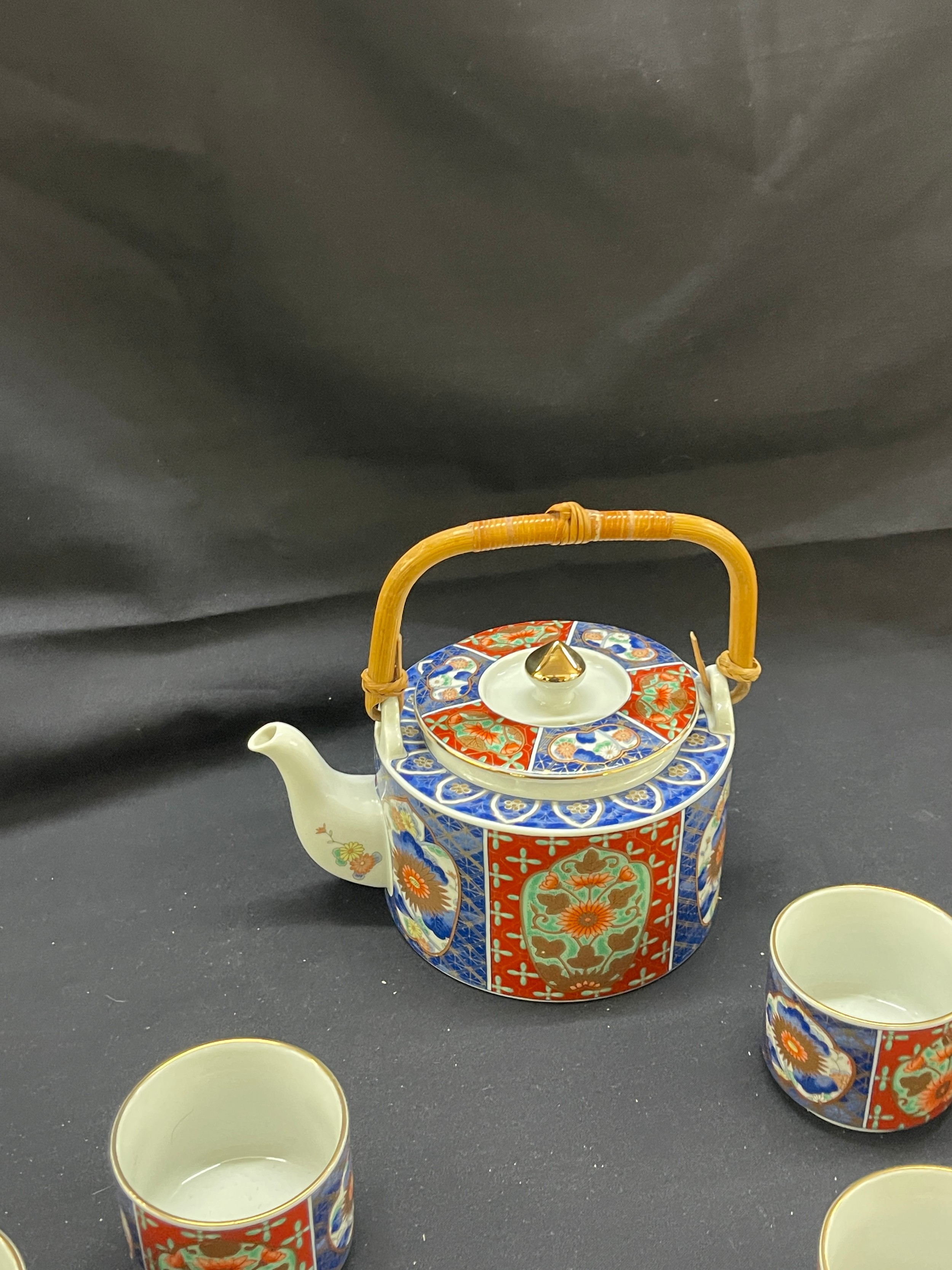 Oriental tea pot and 6 cups - Image 2 of 4