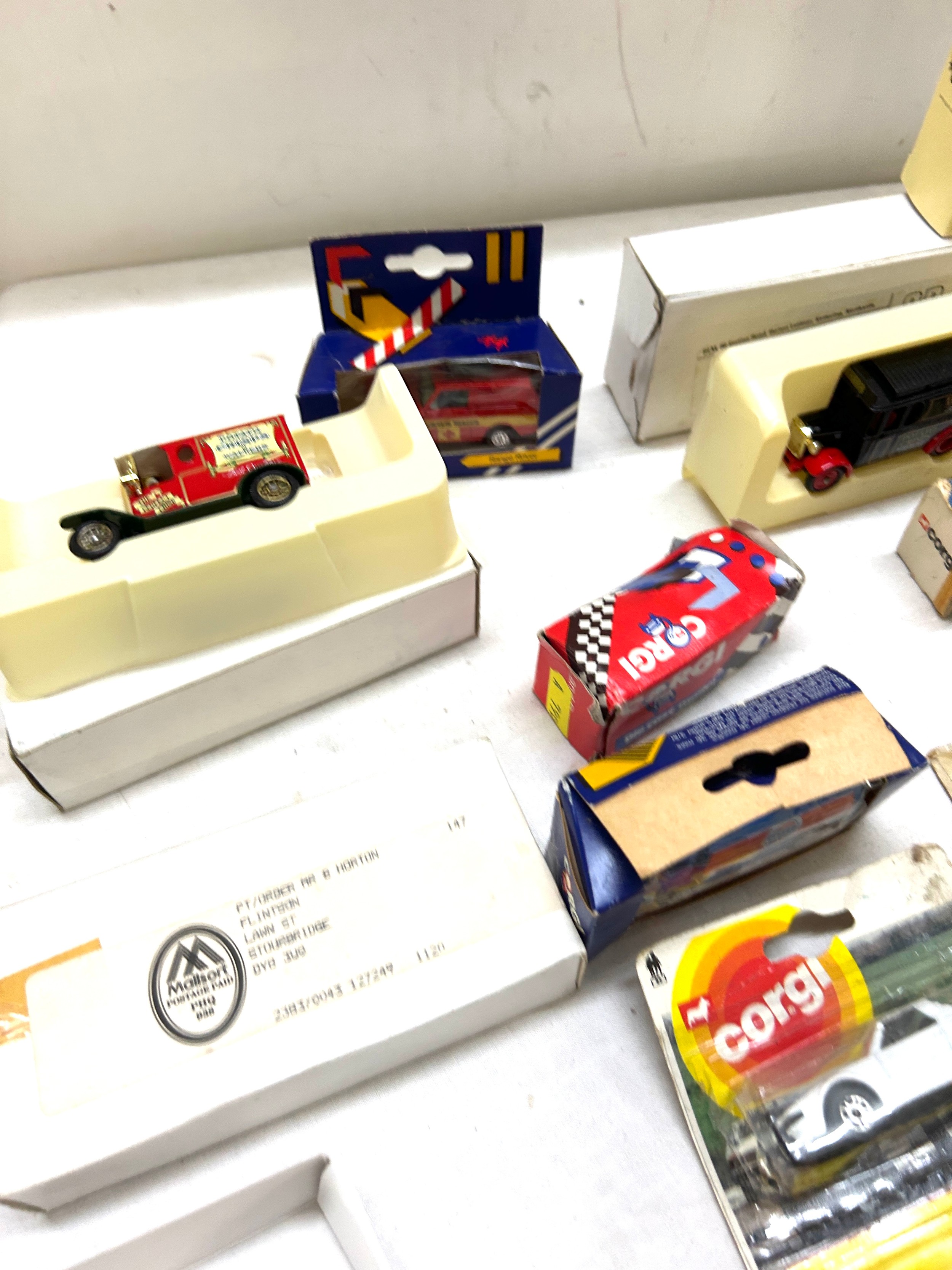 Selection of diecast cars to include corgi etc - Image 3 of 5