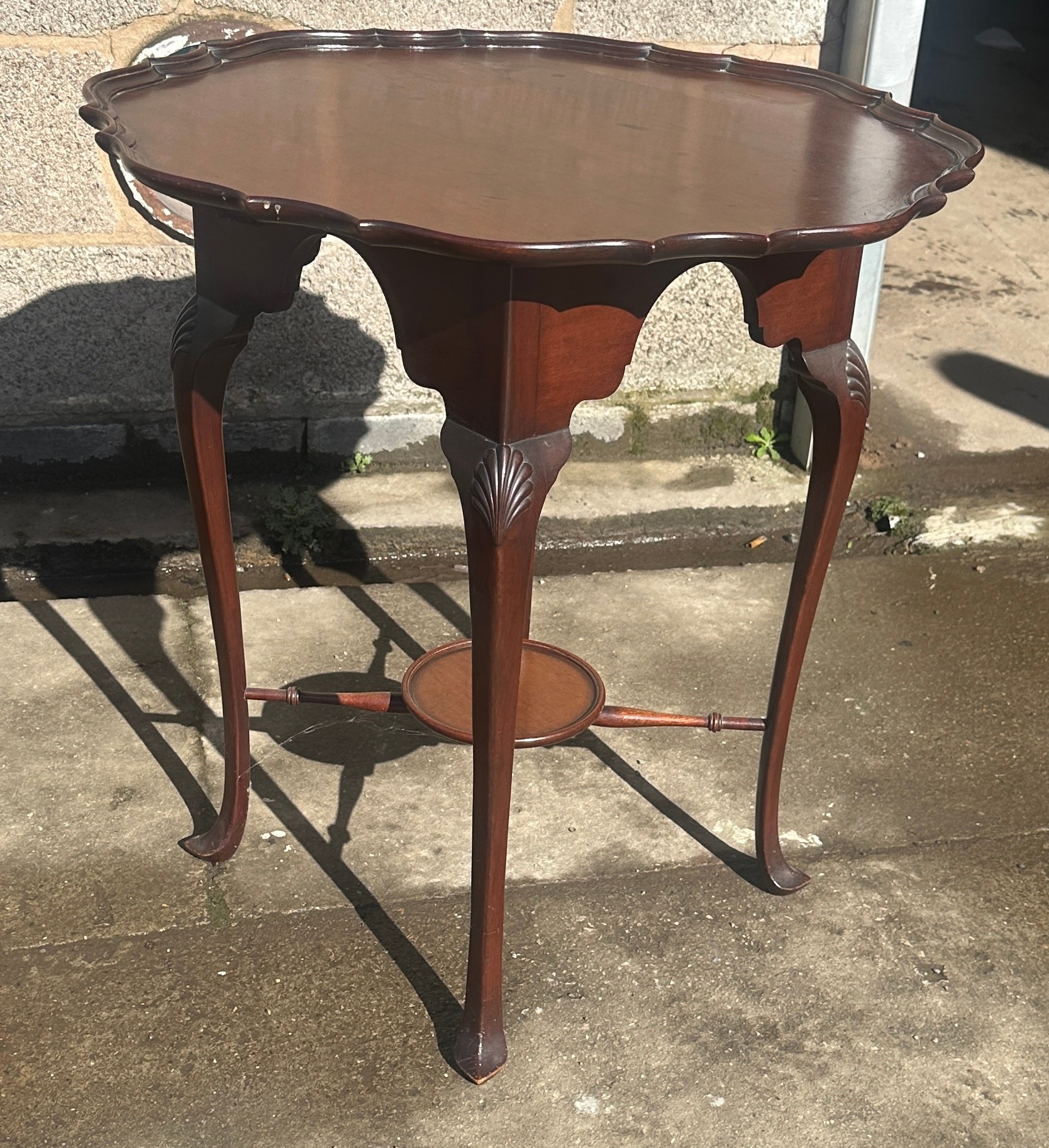 Mahogany occasional table measures approx 27 inches tall by 25 diameter - Image 2 of 4