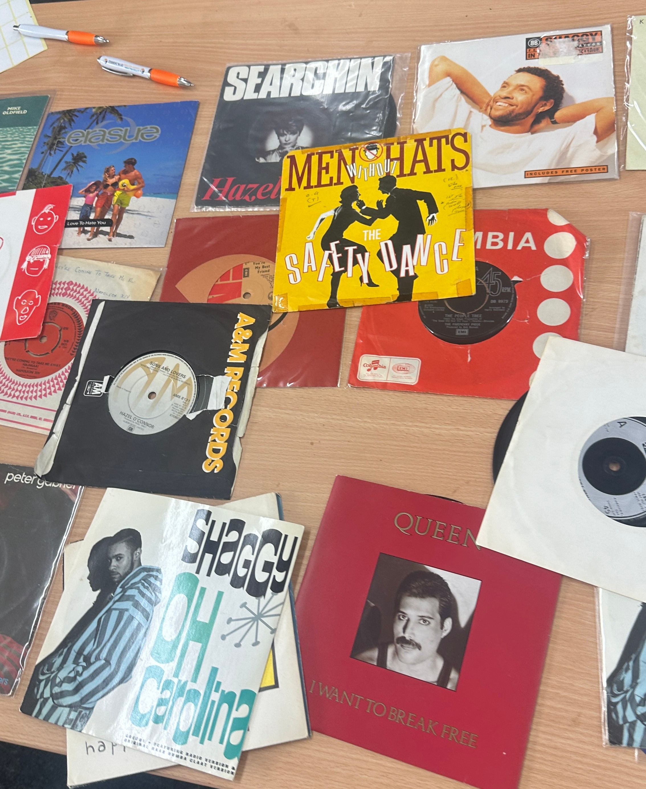 Selection of vinyl singles to include Rod Stewart, Shaggy, Queen etc - Bild 3 aus 5
