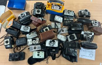 Selection of vintage and later cameras, all untested