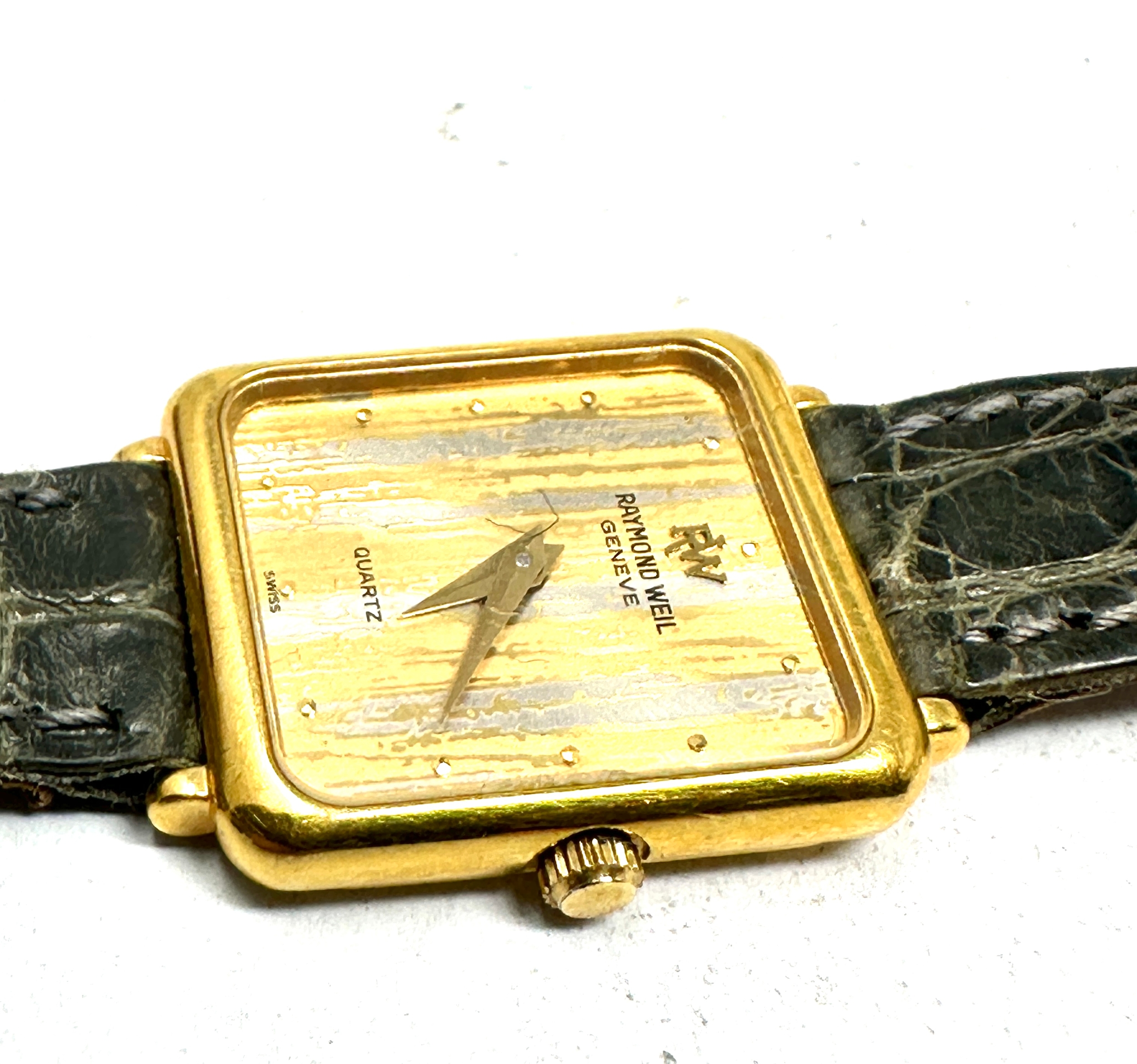 Ladies raymond weil geneve quartz wristwatch the watch is not ticking possibly needs new battery - Image 2 of 4