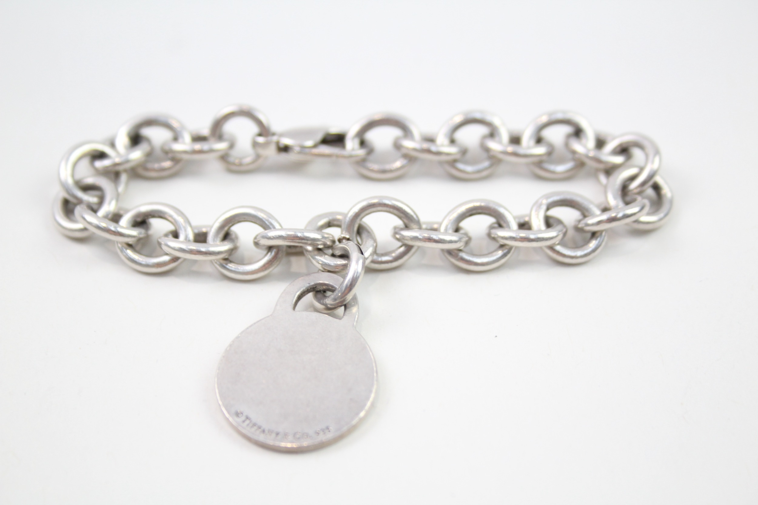 Silver belcher link bracelet with round tag by designer Tiffany & Co (36g)