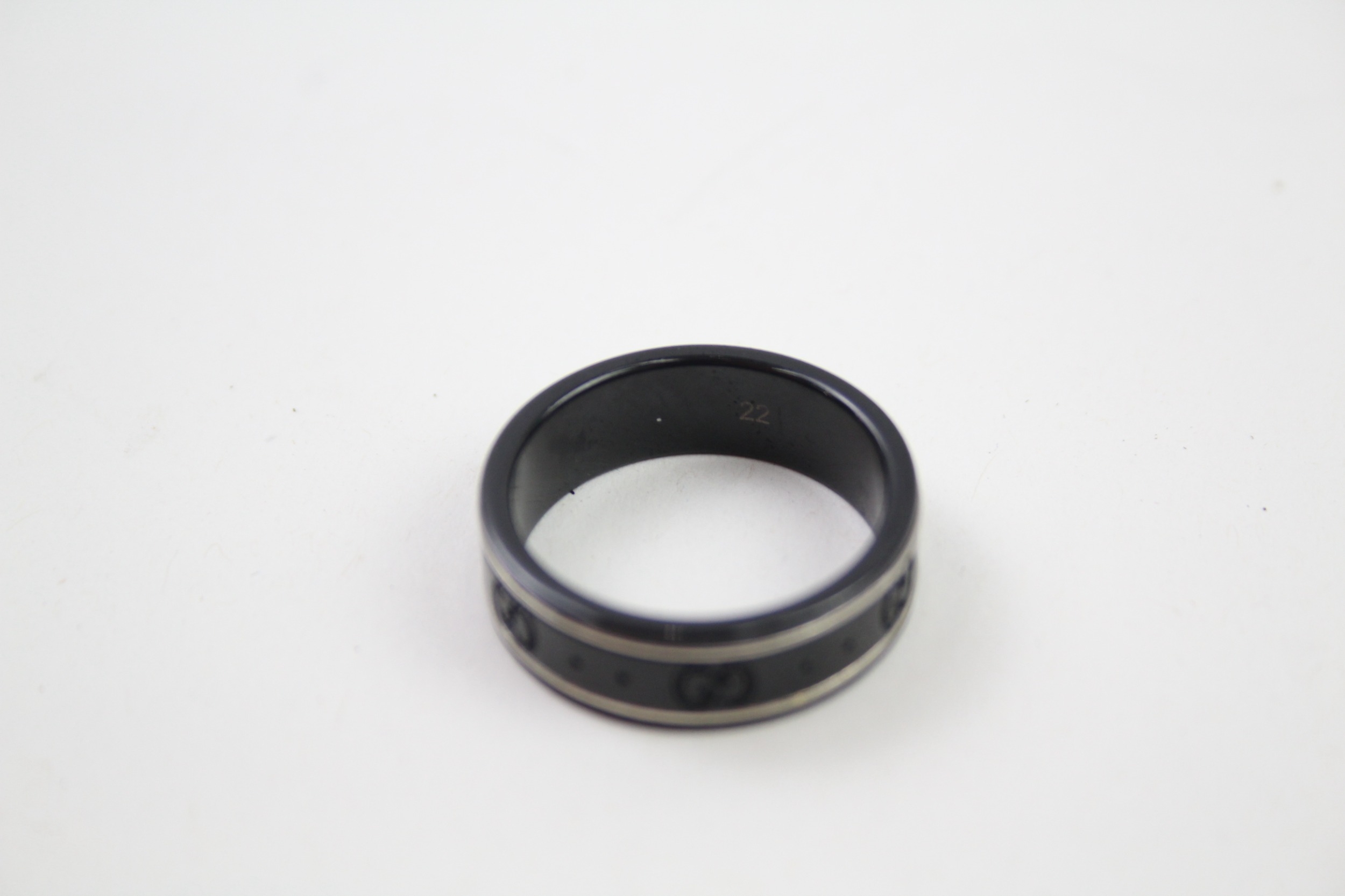 Black band ring by designer Gucci with box (3g) - Image 6 of 8