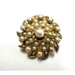 Vintage 9ct gold pearl set measures approx 3cm dia weight 6.8g