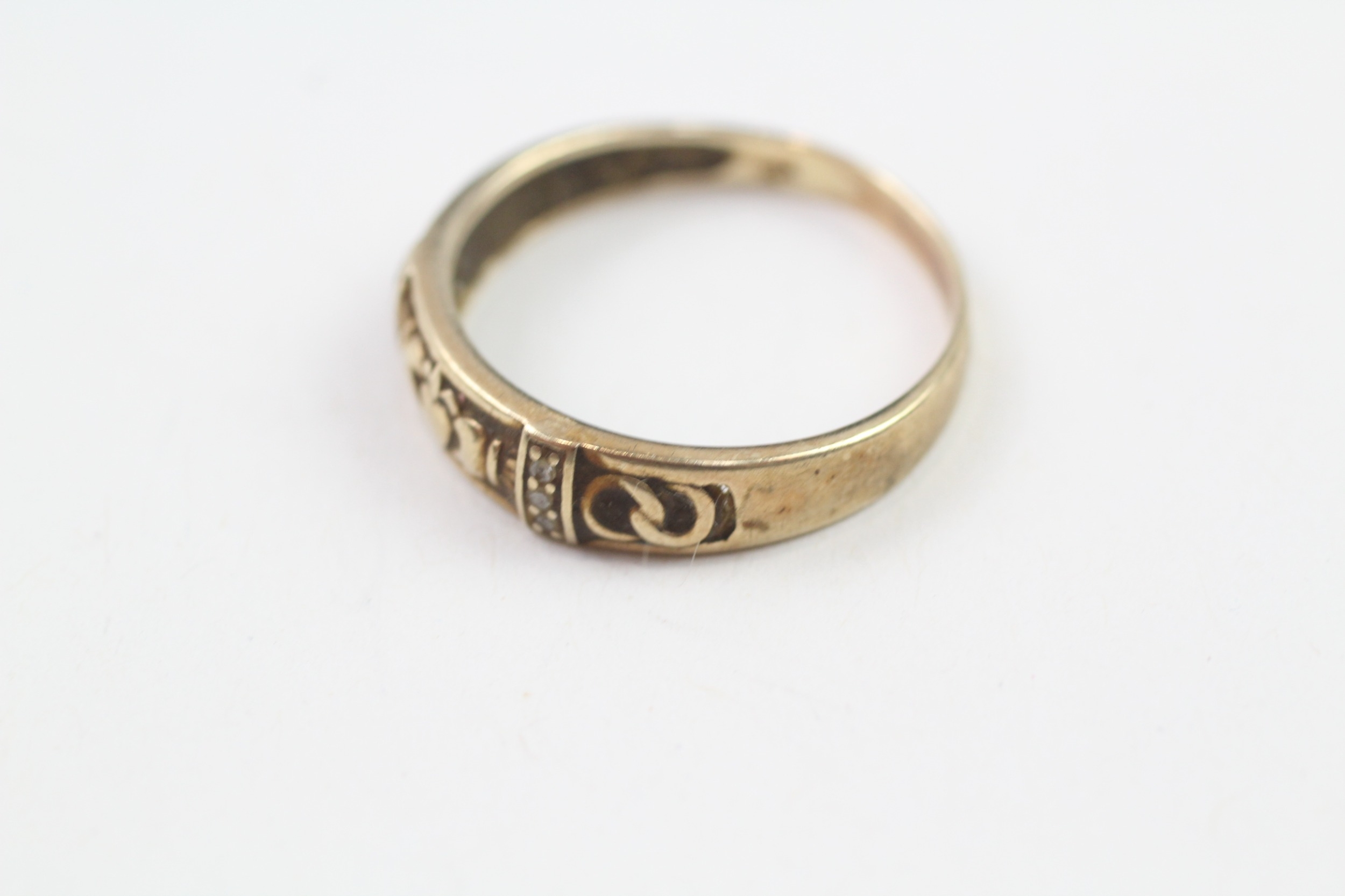 9ct gold diamond Irish claddah ring with a celtic pattern (2g) - Image 3 of 6