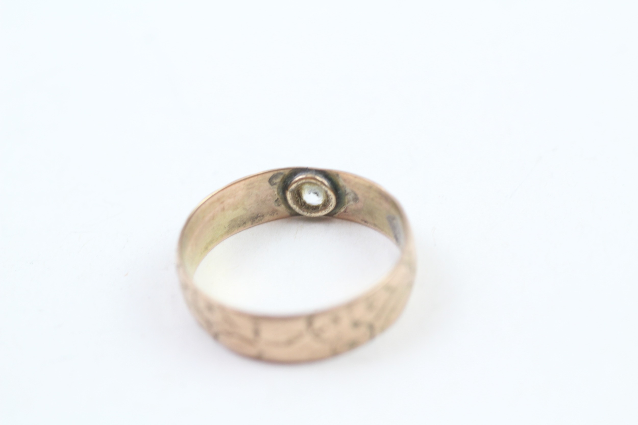 9ct gold patterned synthetic spinel ring, Hallmarked Chester 1899 (2.5g) - Image 5 of 5