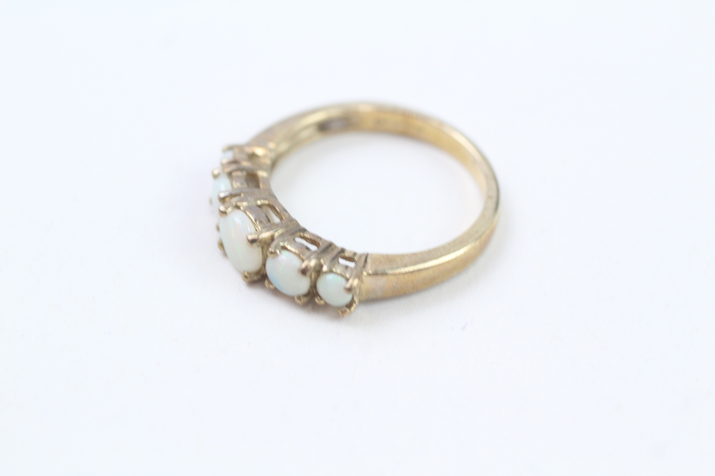 9ct gold opal five stone ring (2.7g) - Image 3 of 5