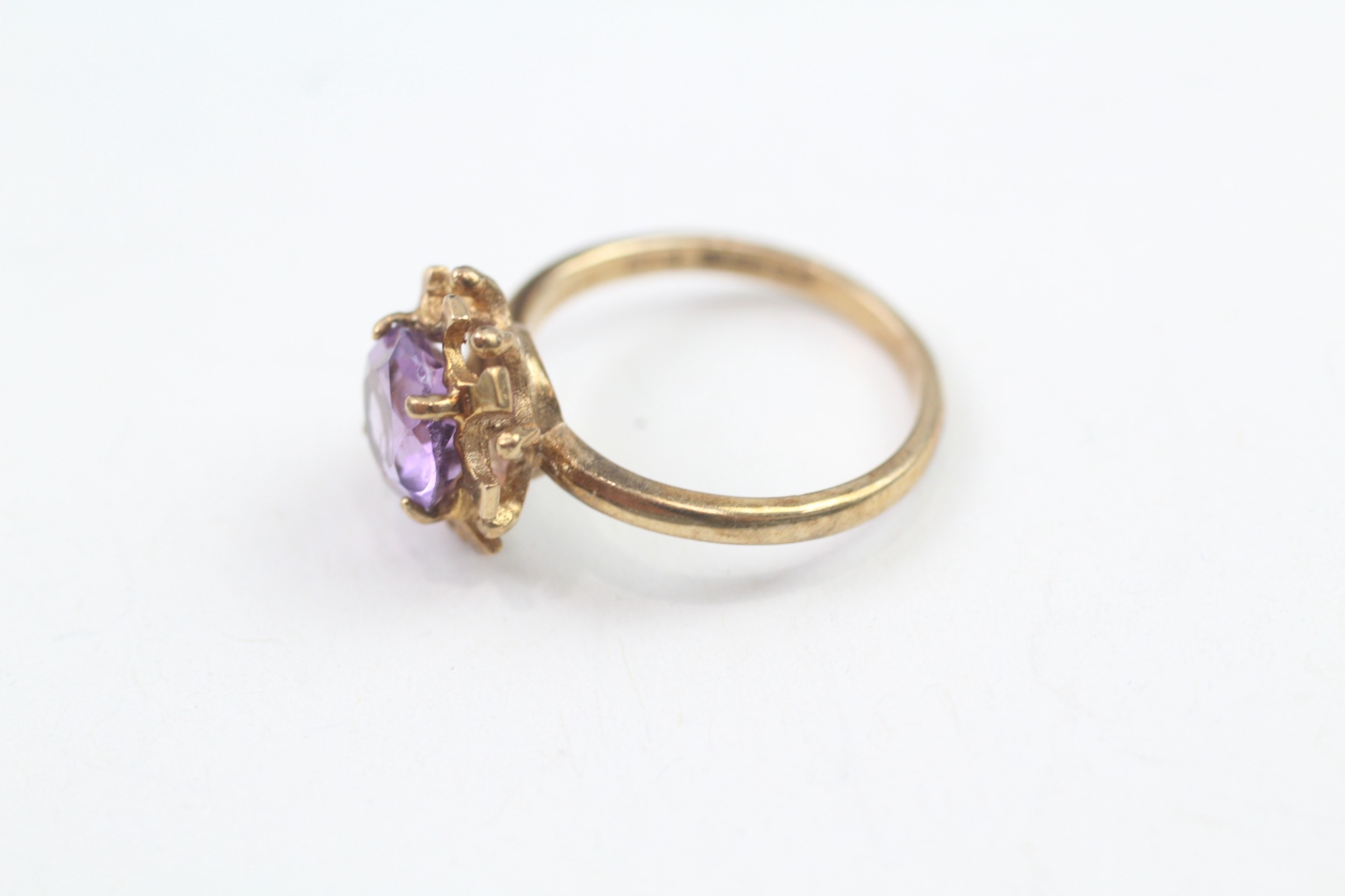 9ct gold 1970's amethyst dress ring (2.2g) - Image 3 of 4