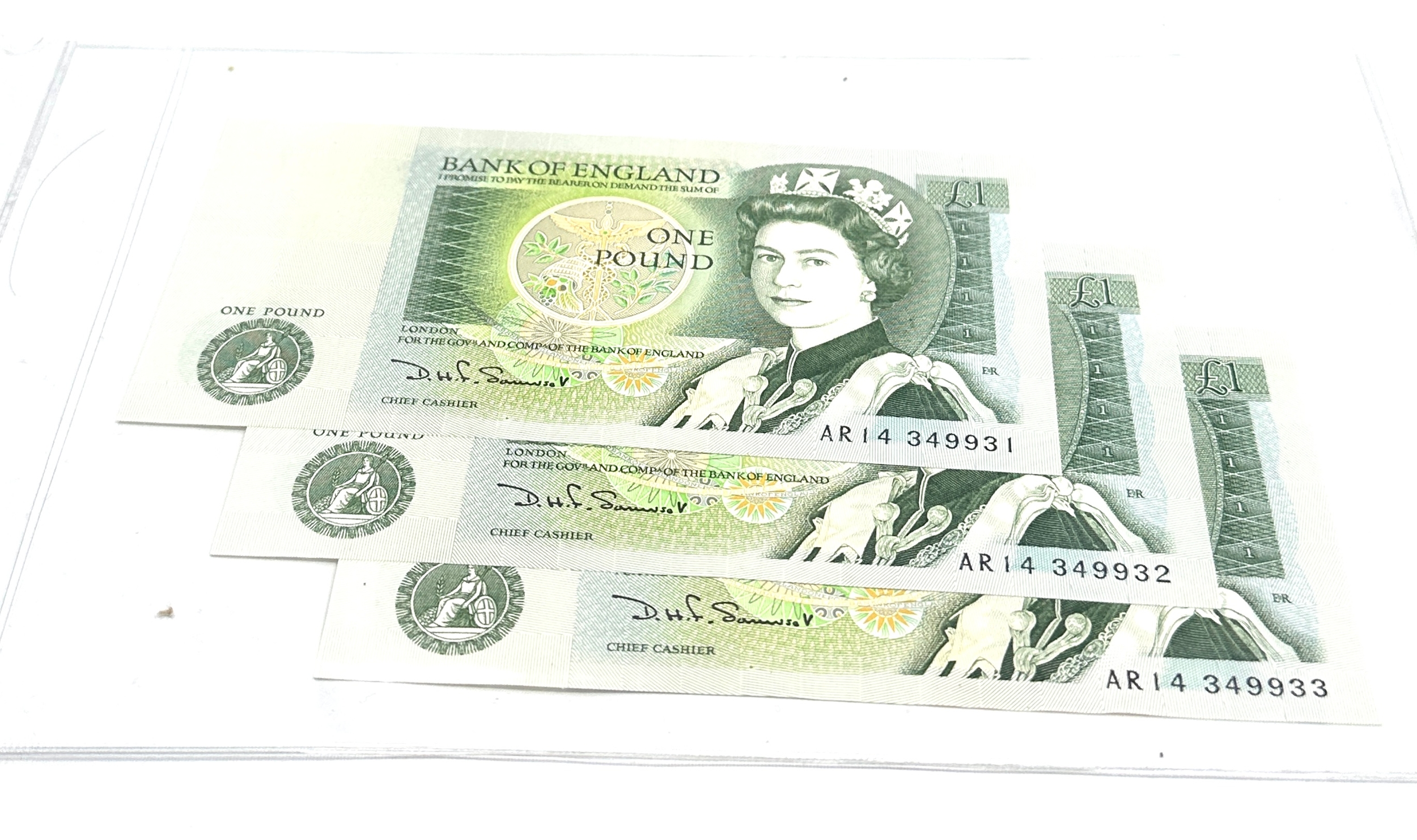 3 consecutive AR14 One Pound £1 bank notes - D H F Somerset - UNC