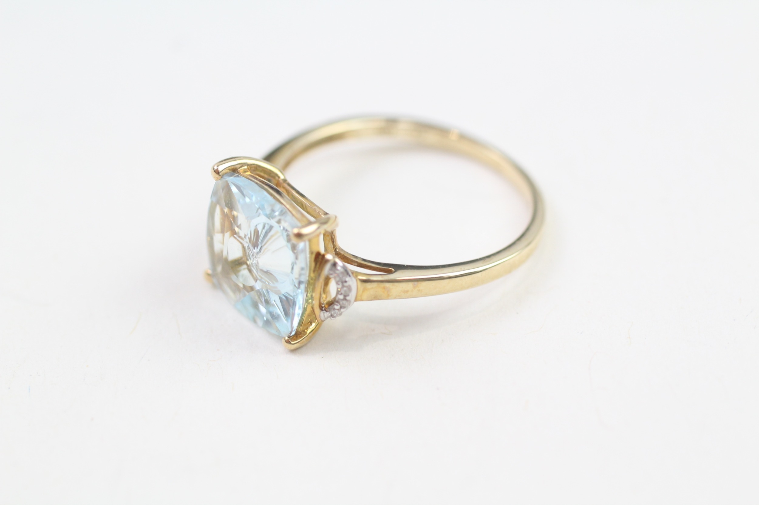 9ct gold unique cut blue topaz & diamond dress ring (2.3g) - Image 3 of 7
