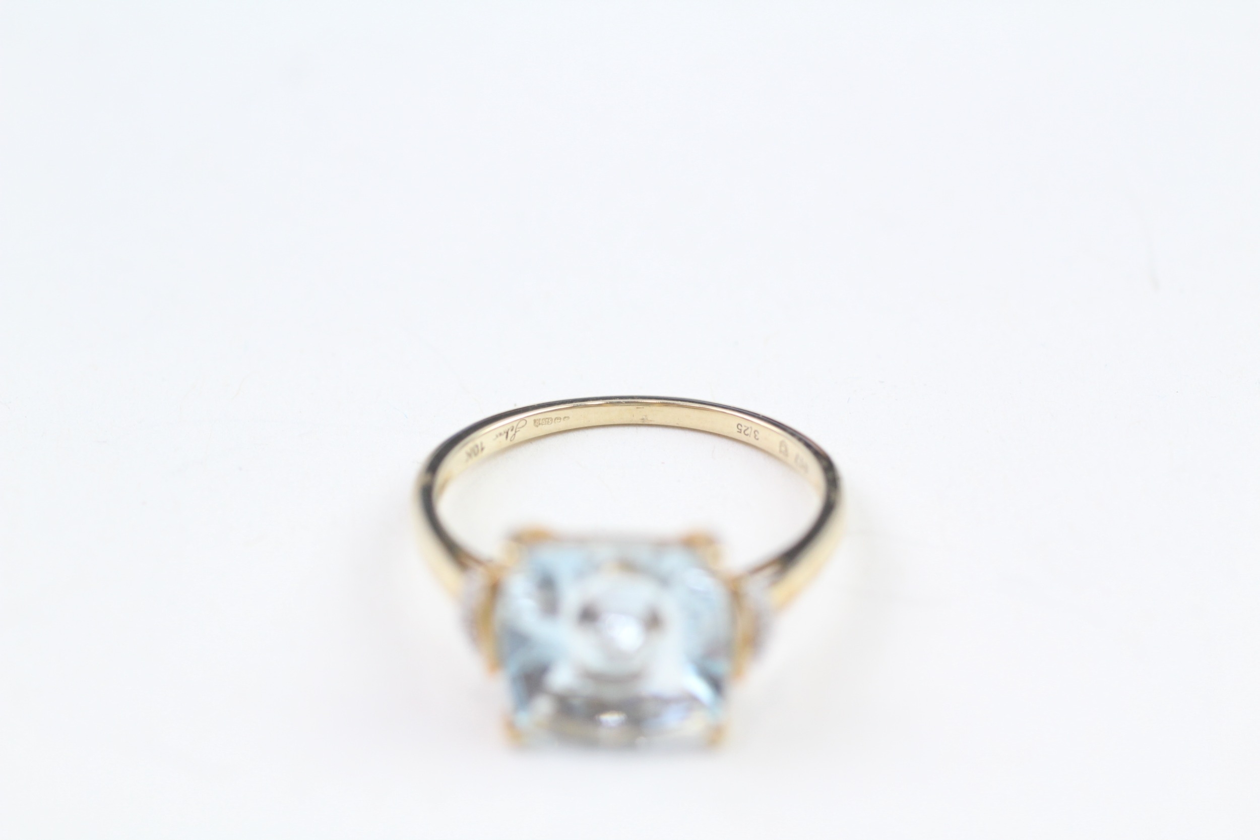 9ct gold unique cut blue topaz & diamond dress ring (2.3g) - Image 2 of 7
