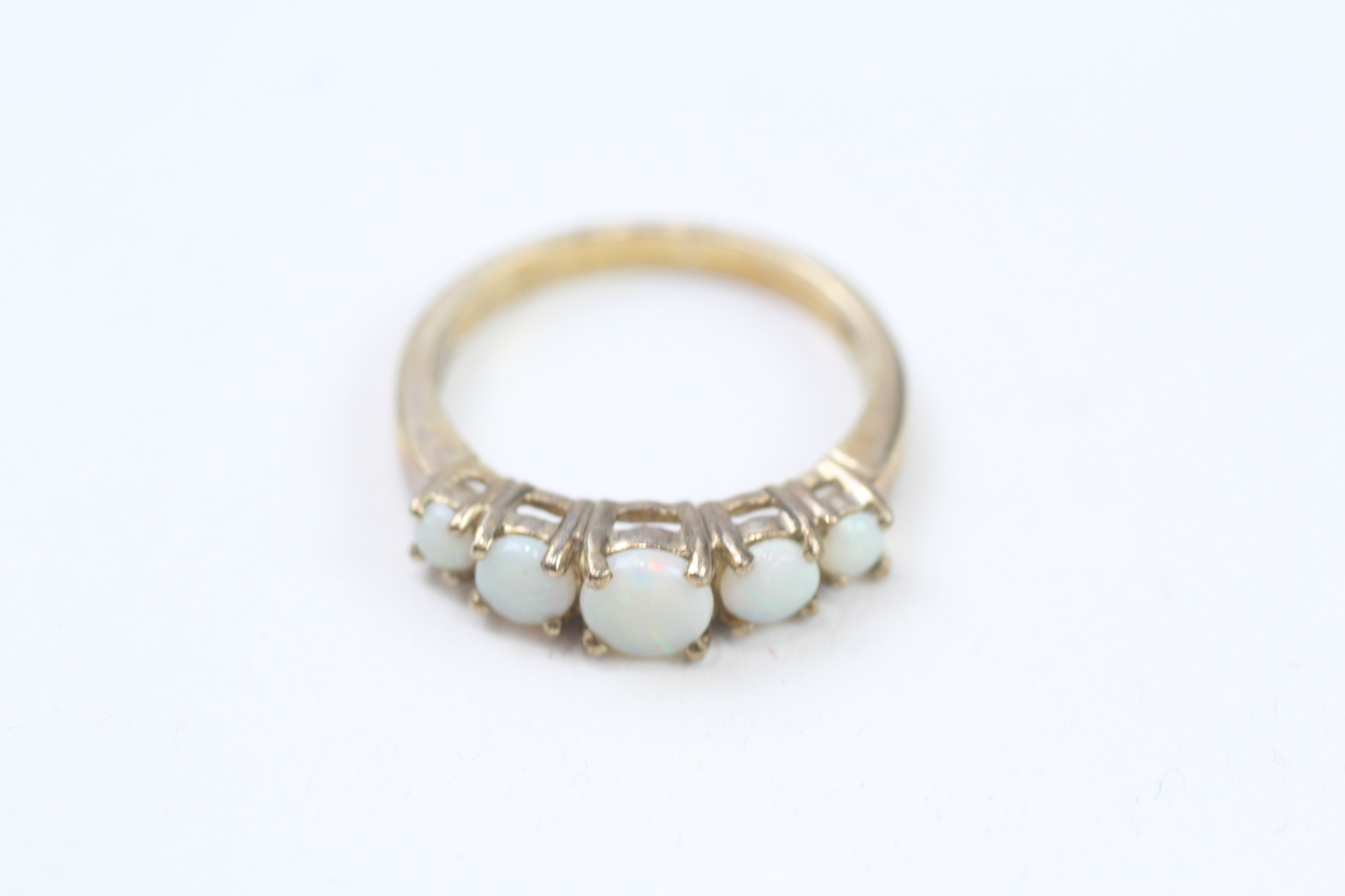 9ct gold opal five stone ring (2.7g)