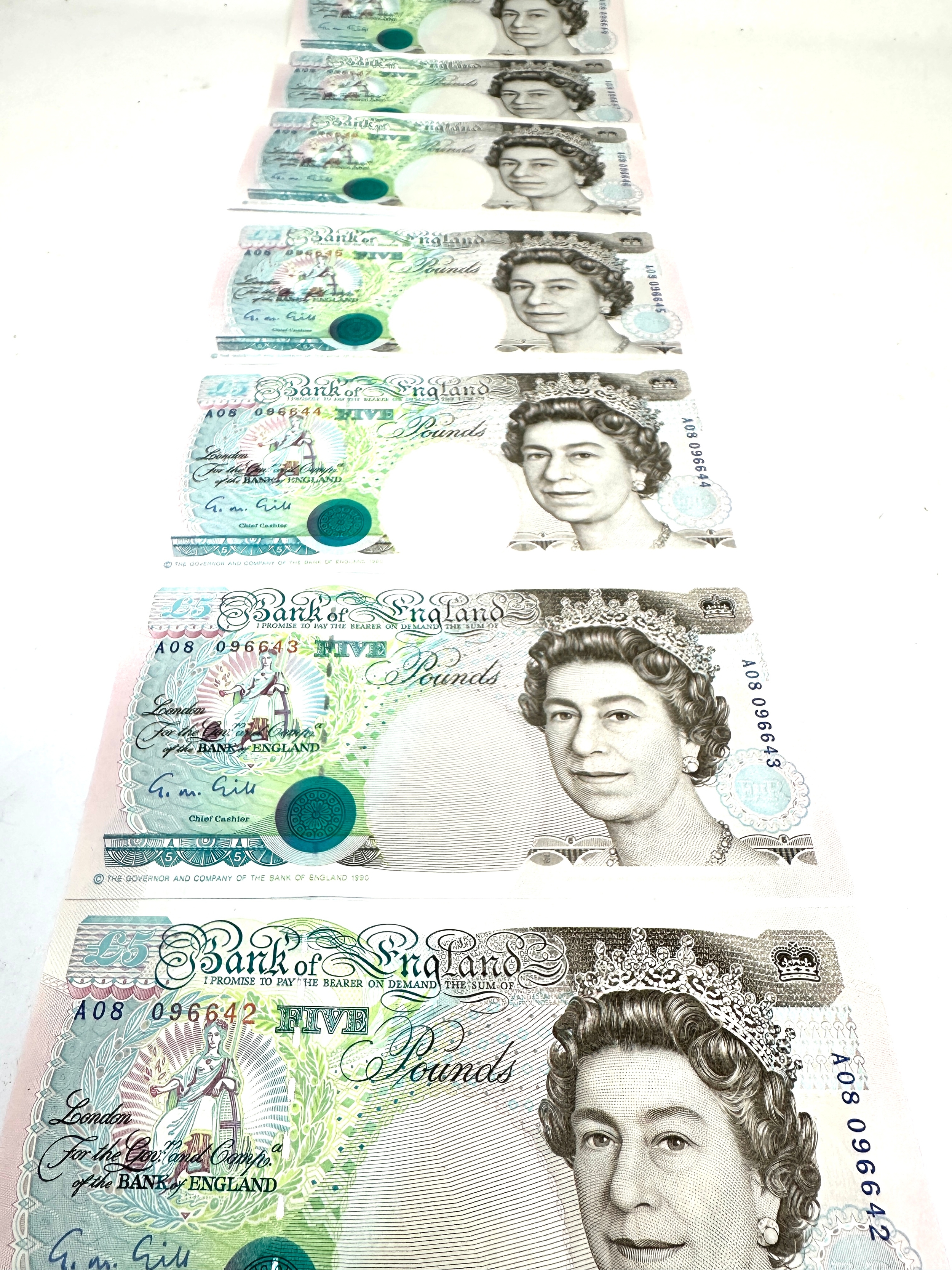 8 x bank of england £5 five pound notes consecutive numbers dated 1990 look in un-used condition - Image 3 of 5