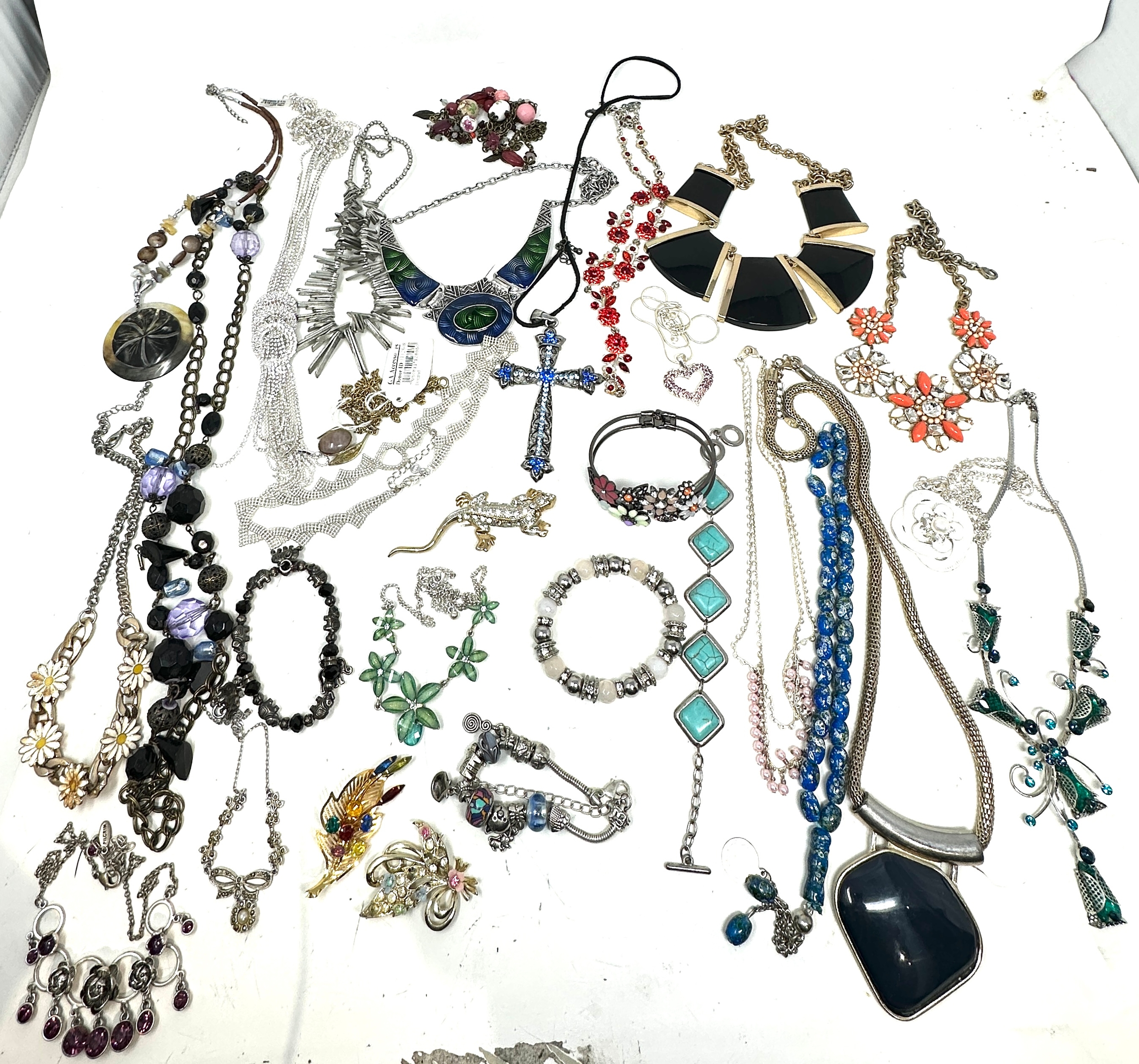 selection of vintage & later costume jewellery weight 1.15k