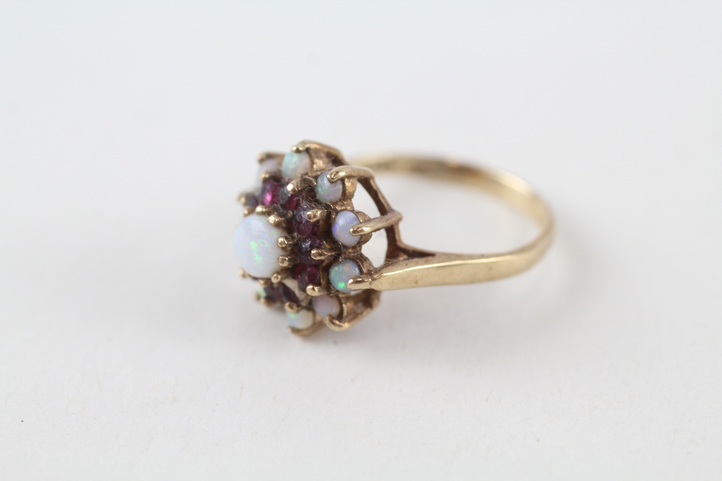 9ct gold vintage opal & ruby cluster ring (3.5g) - Image 4 of 4