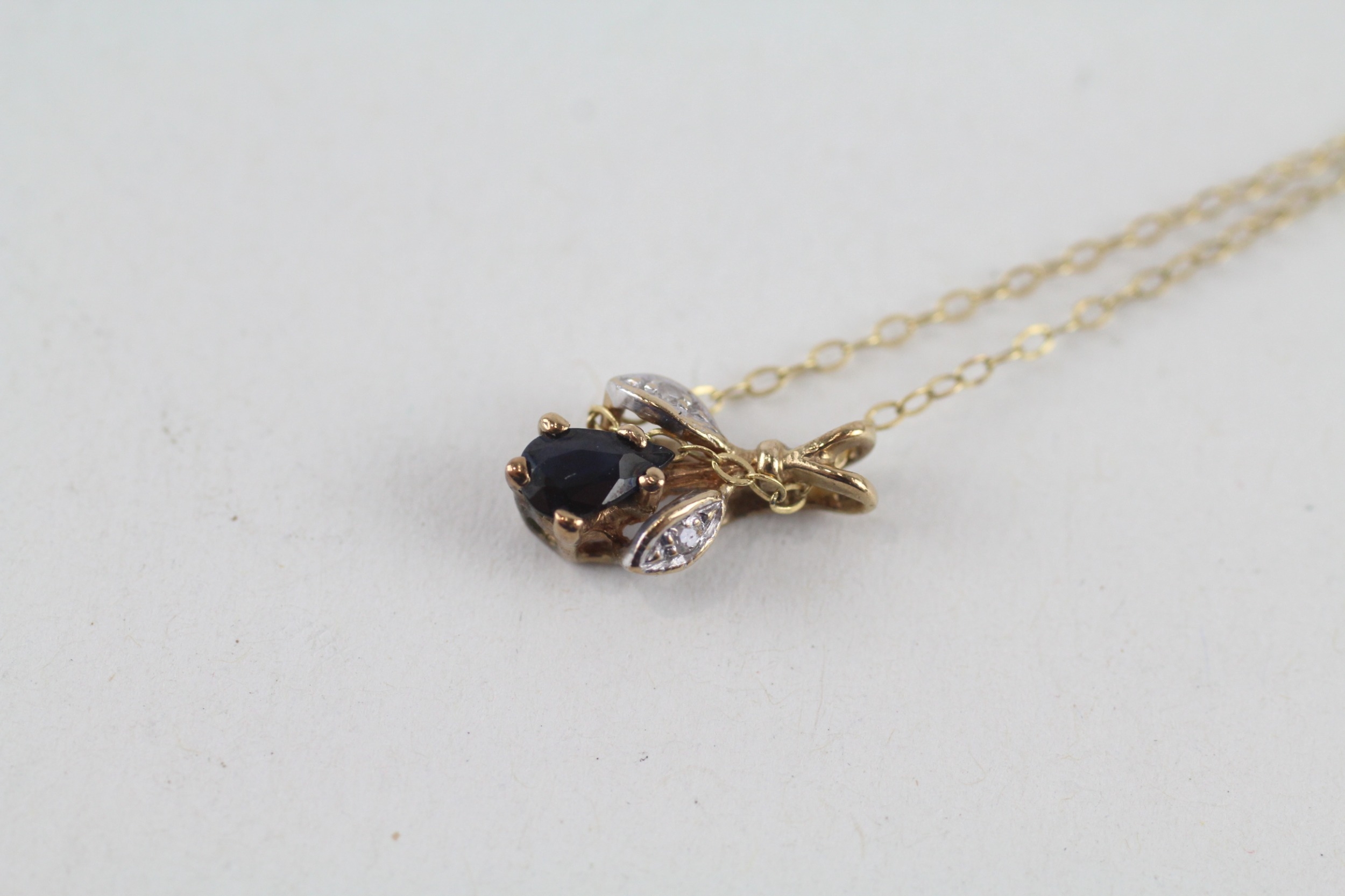 9ct gold vintage sapphire & diamond pendant necklace (0.9g) - Image 2 of 4