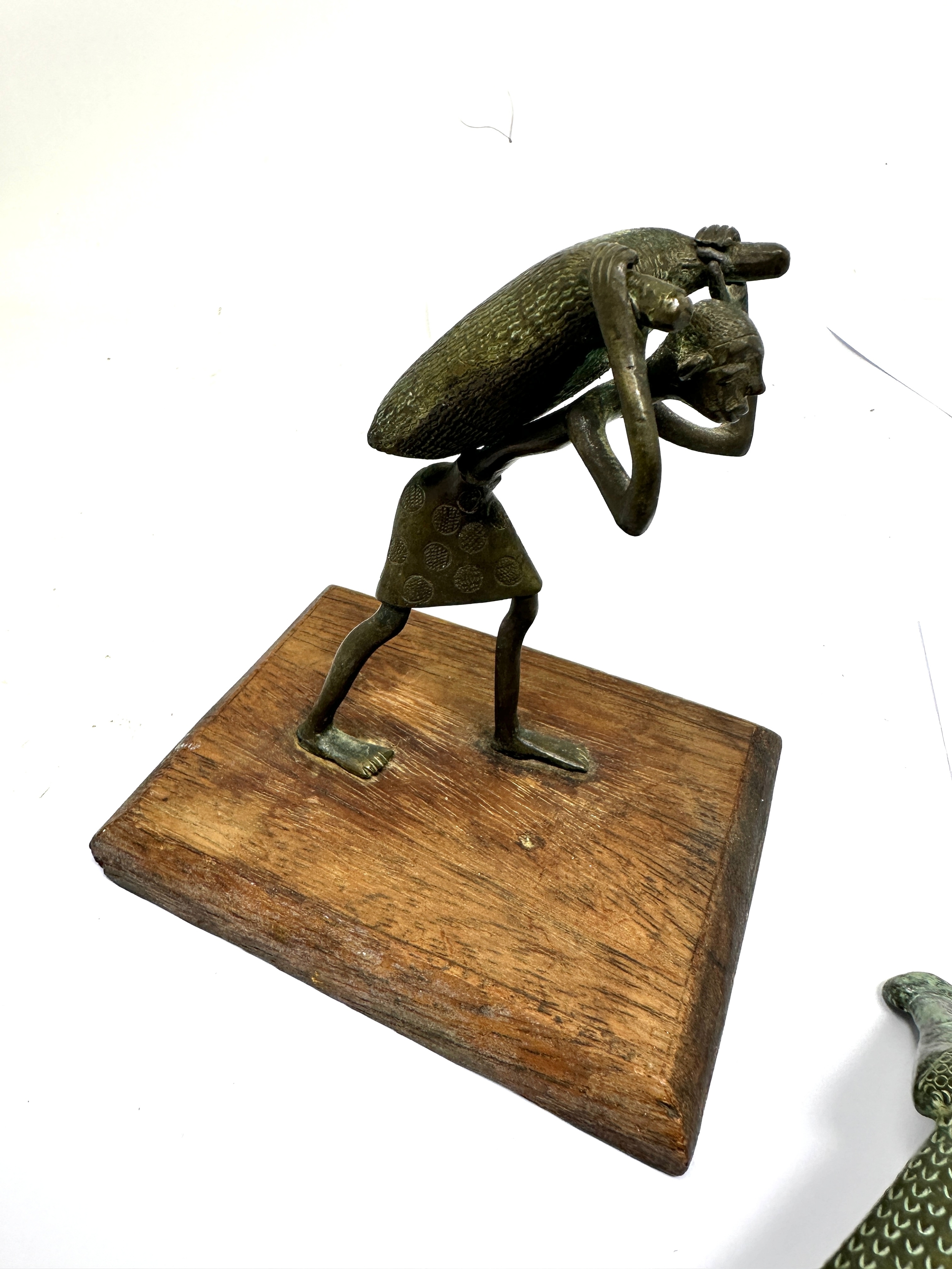 2 vintage bronze figs crocodile & man carrying sack - Image 3 of 4