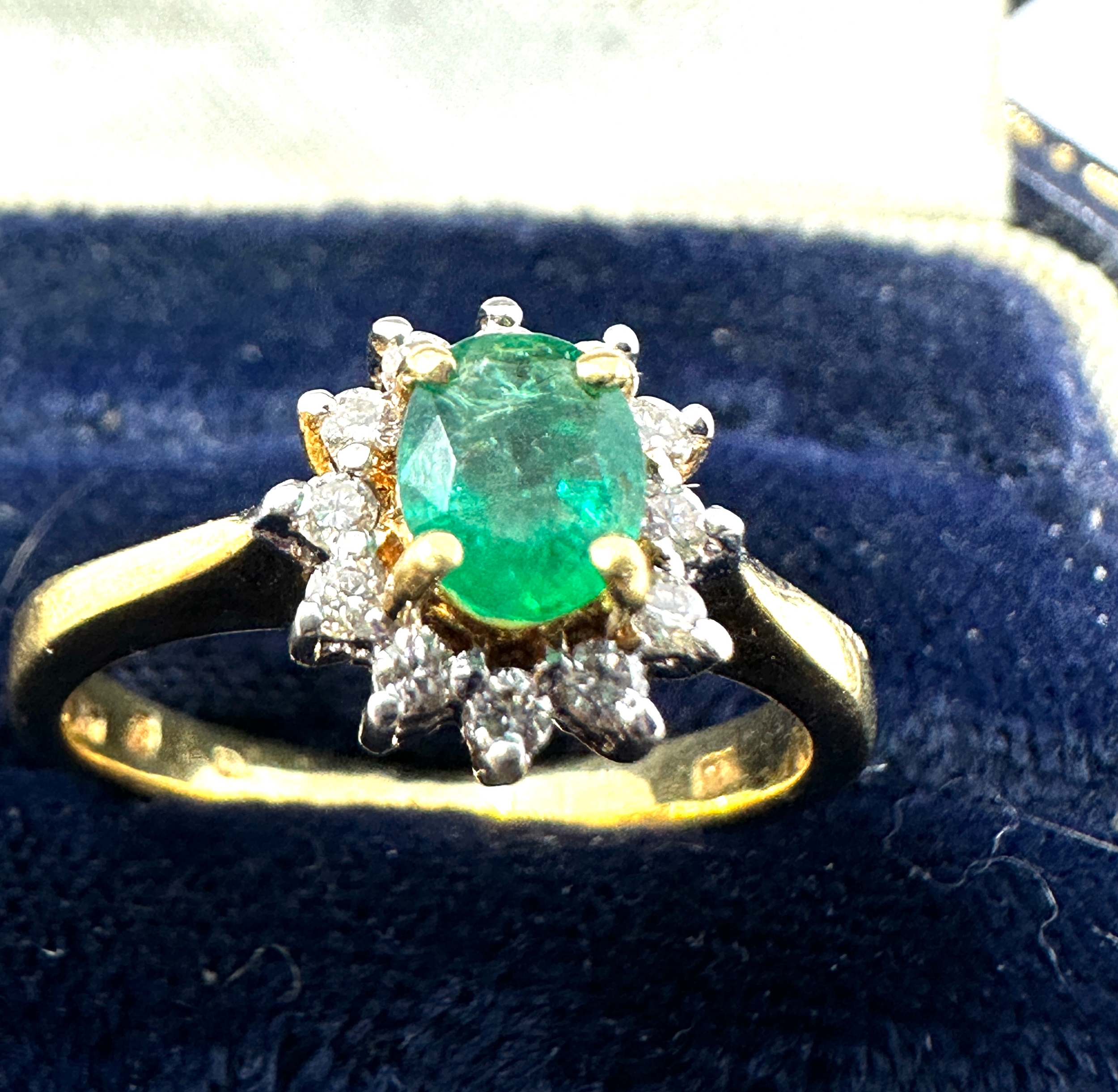 18ct gold emerald & diamond ring weight 3.9g