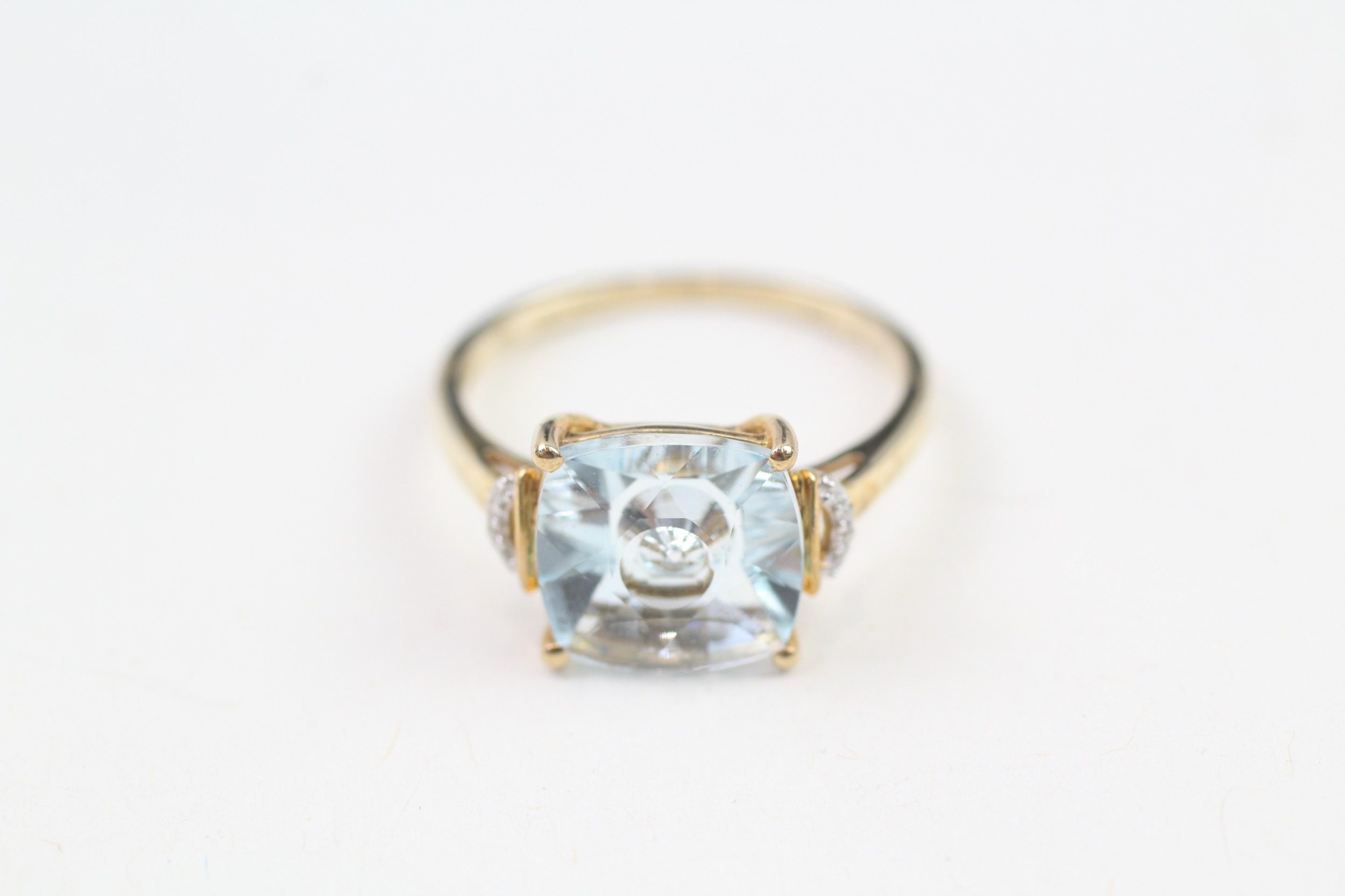 9ct gold unique cut blue topaz & diamond dress ring (2.3g)