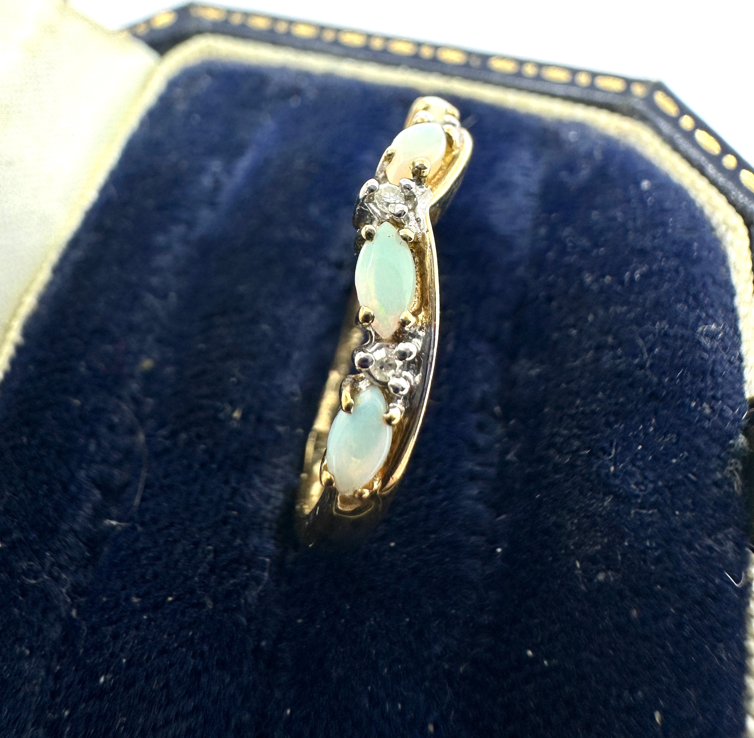9ct gold opal & diamond ring weight 1.7g - Bild 2 aus 3