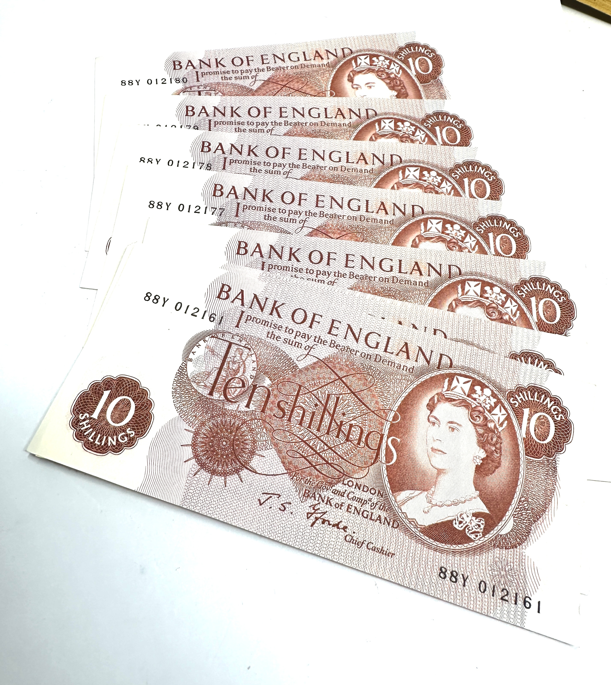 20 x J.S.Fforde 10 shilling notes all in consecutive number order and in unused condition - Image 3 of 6