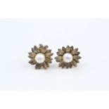 9ct gold vintage cultured pearl floral stud earring with scroll backs (1.9g)