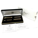 A Buckingham Palace fountain and ball point pen set, limited edition 0915/1000 with certificate