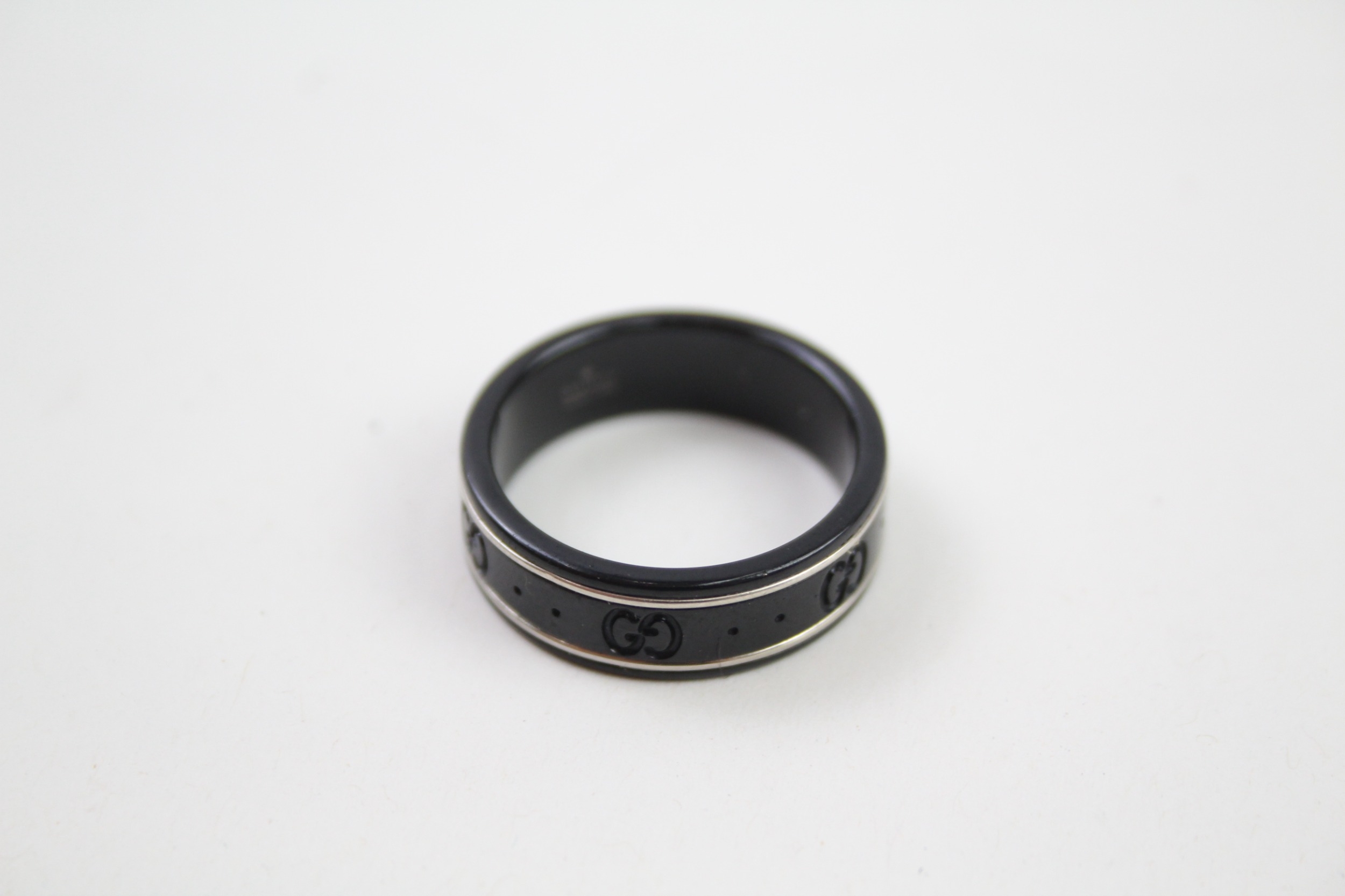 Black band ring by designer Gucci with box (3g) - Image 7 of 8