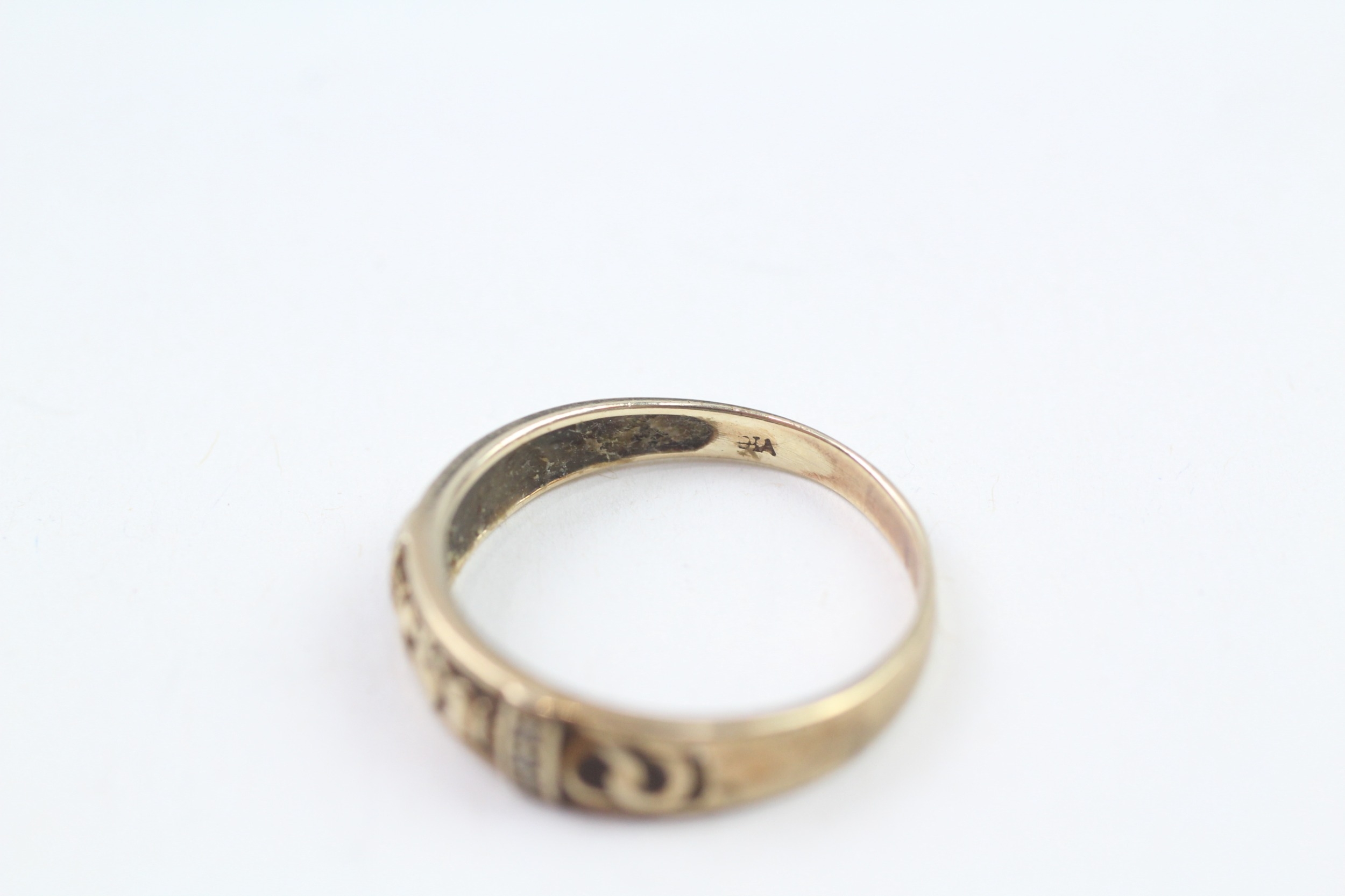 9ct gold diamond Irish claddah ring with a celtic pattern (2g) - Image 4 of 6