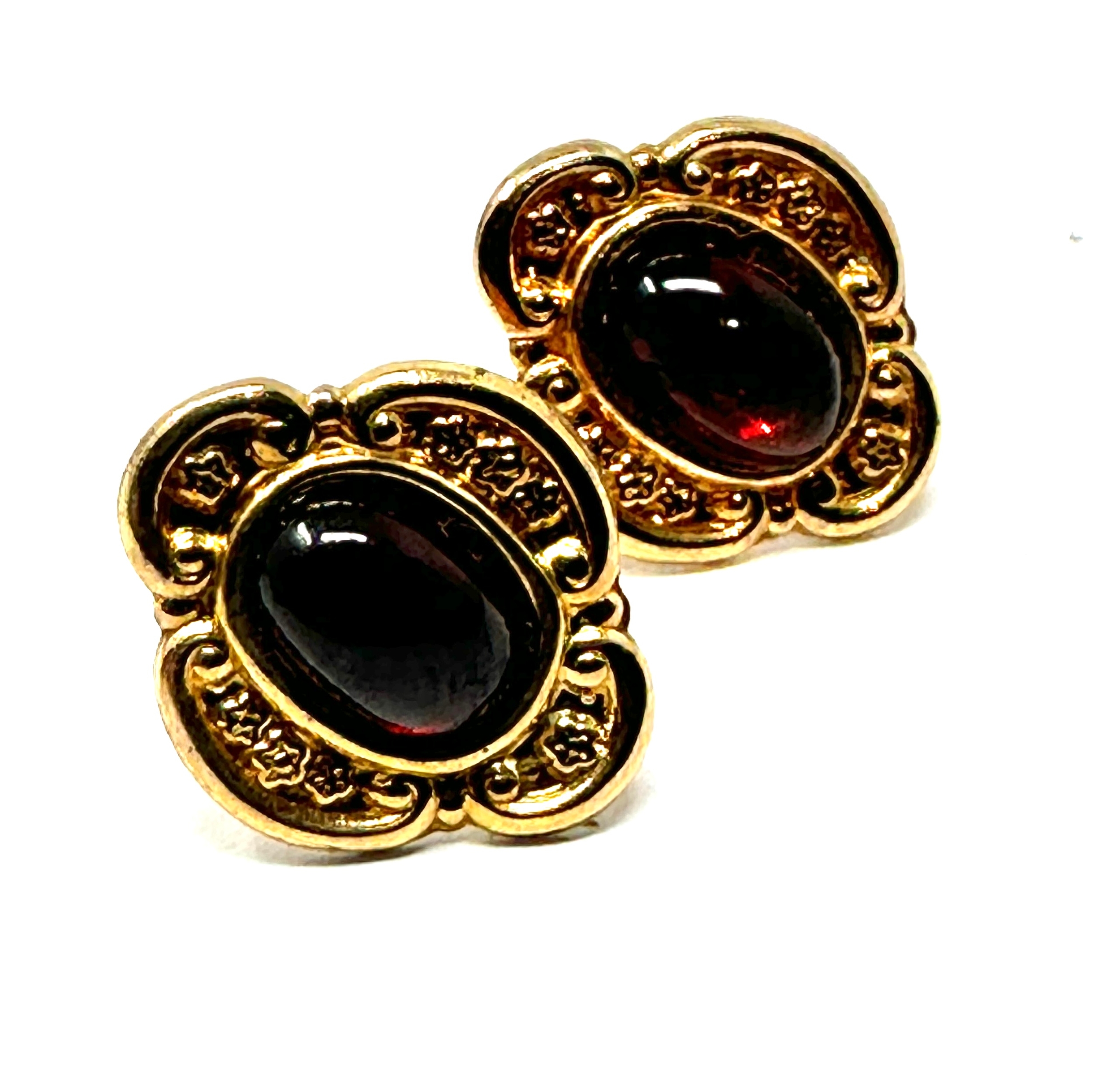 9ct white gold cabochon garnet earrings weight .8g - Bild 2 aus 3