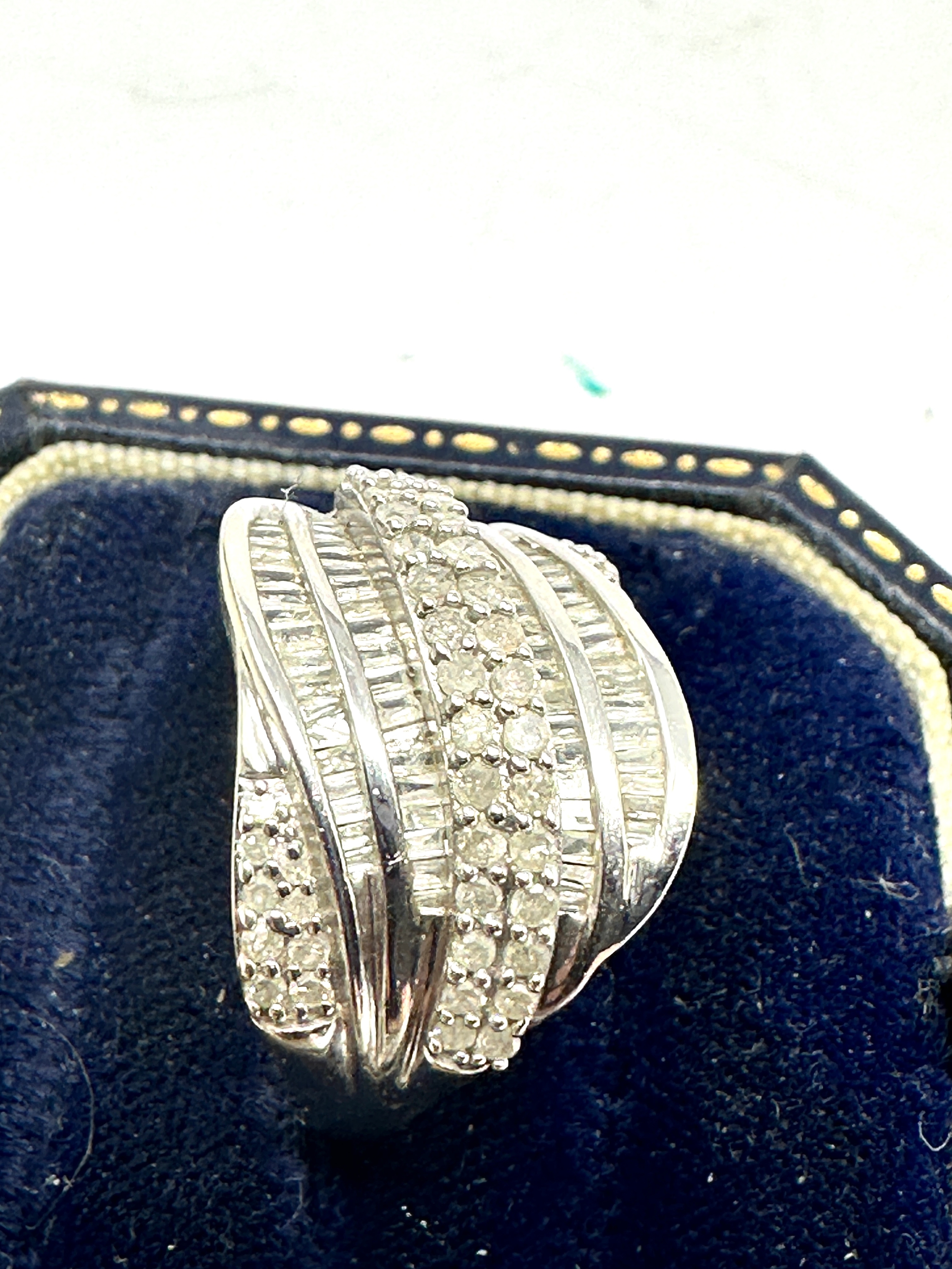 9ct white gold diamond ring set with est 1ct diamonds weight 5.6 - Image 2 of 3