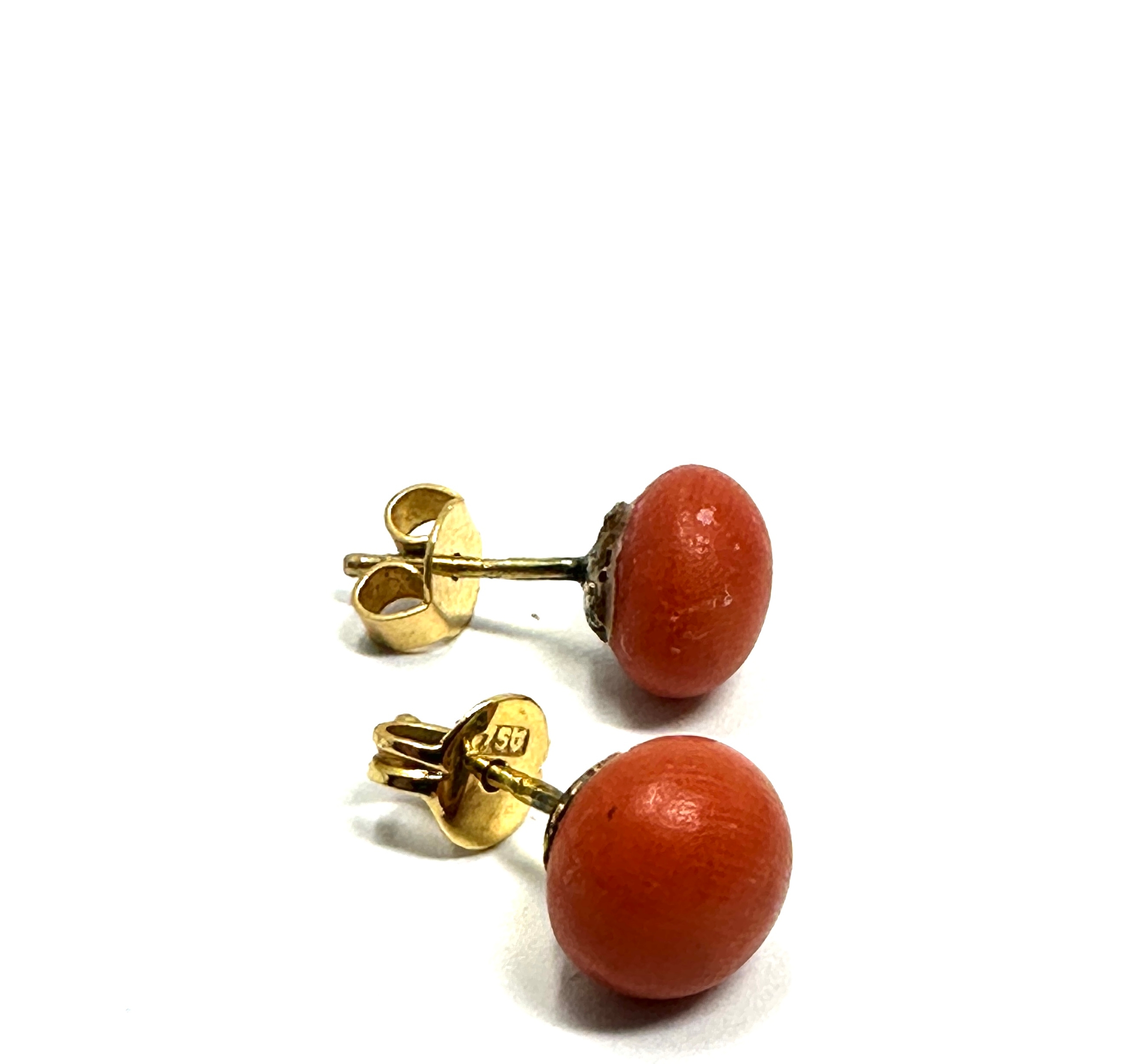 14ct gold coral bead earrings weight 2g - Image 2 of 2