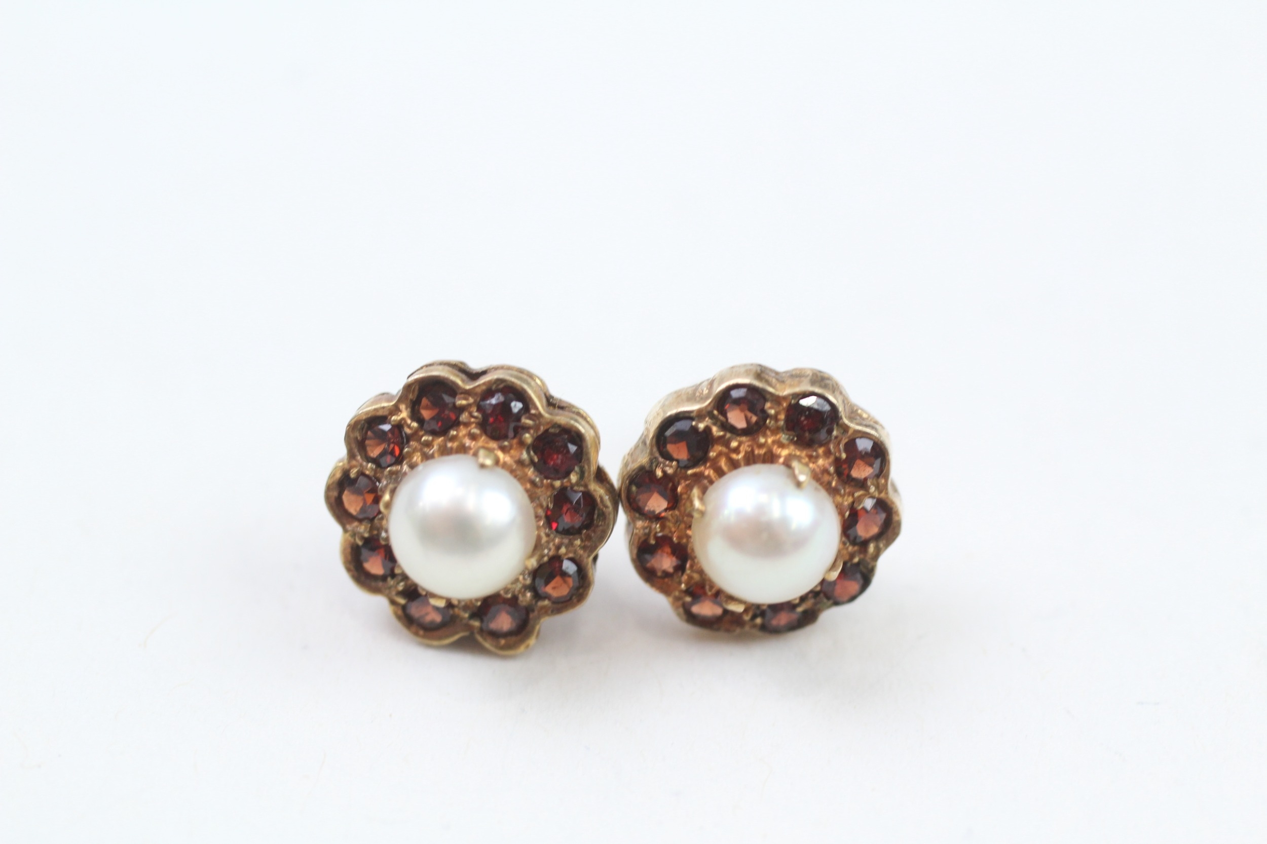 9ct gold vintage mabe pearl & garnet cluster stud earrings with scroll backs (3g)