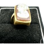 18ct gold hard agate stone cameo ring weight 7.4g